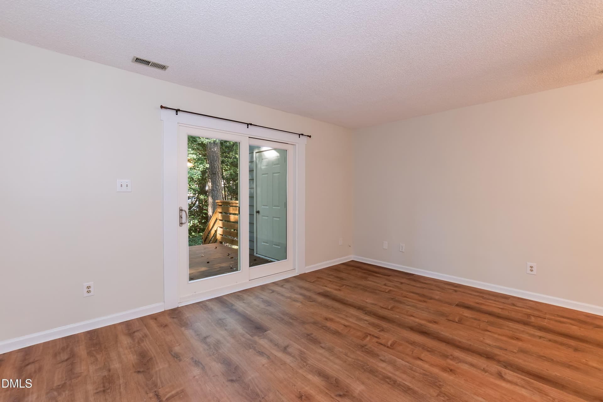 Living 01 - 110 Cimmaron Court, Cary, NC 27511