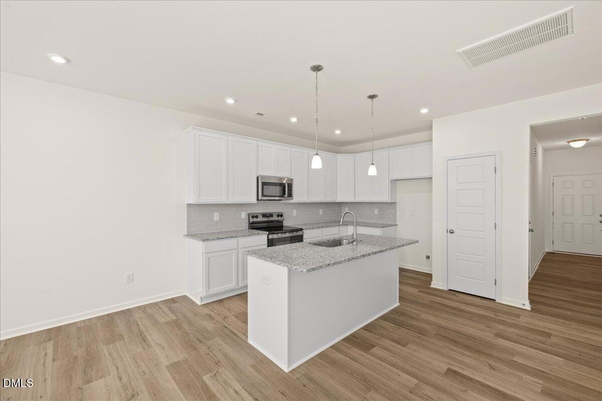 19-HHHunt Homes-Lot 21-Whitfield-Kitchen - 322 Short Ridge Way, Rolesville, NC 27571