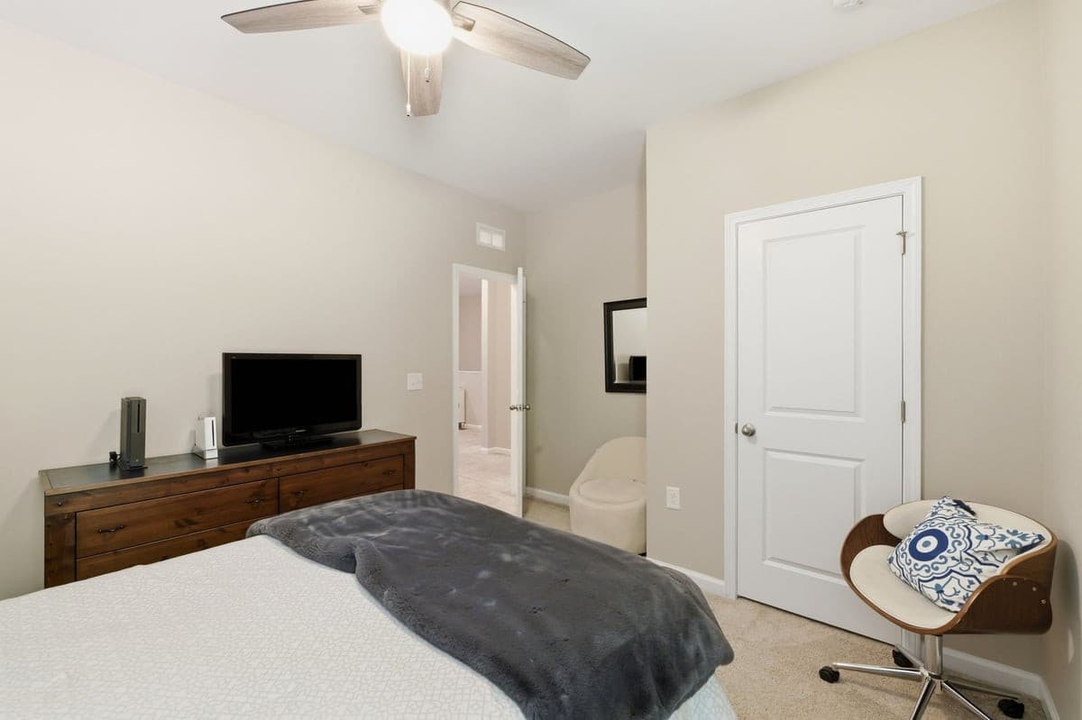 45-web-or-mls-P1135348.jpg - 429 Great Eno Path, Hillsborough, NC 27278, Hillsborough