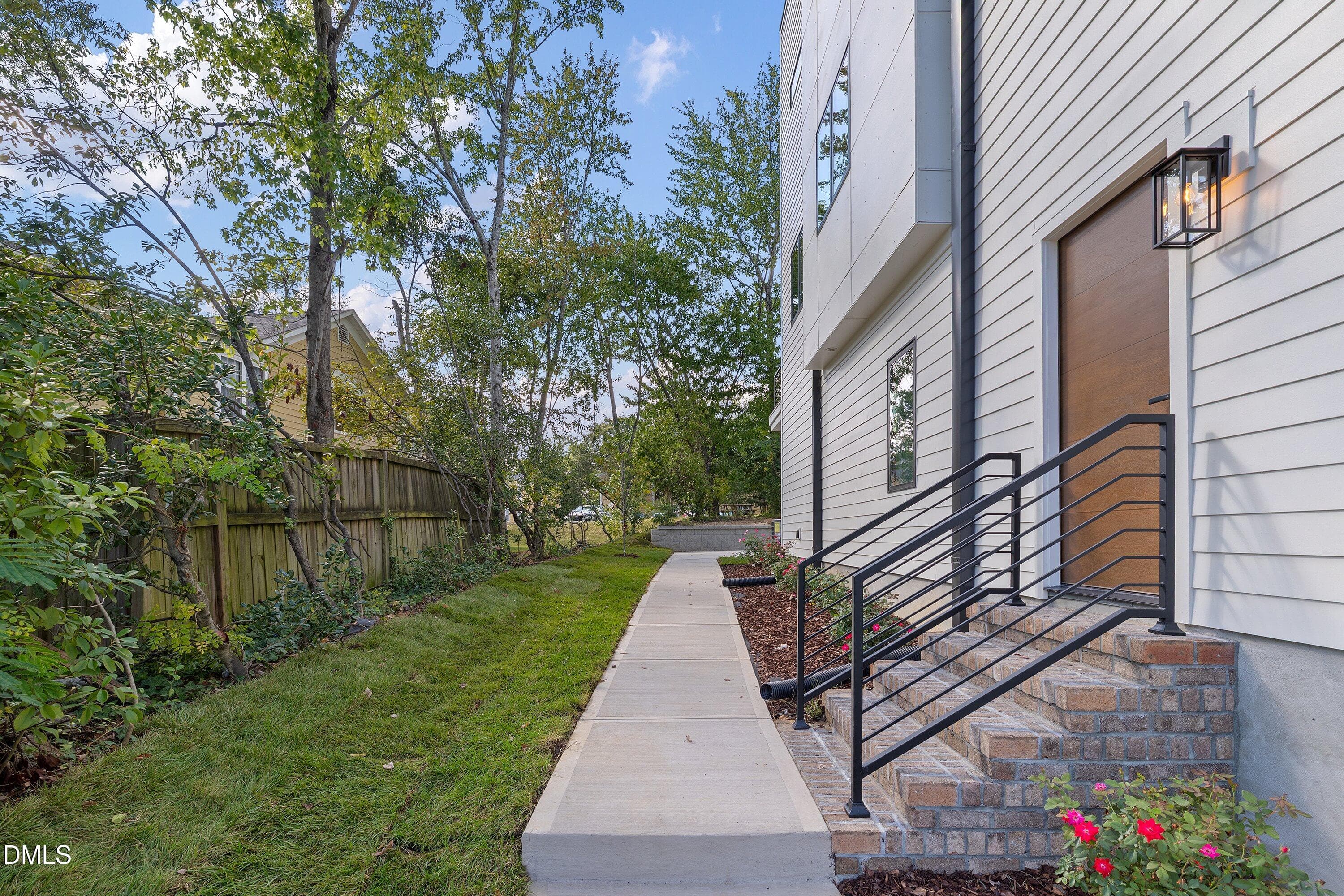 PRIVATE SIDE ENTRANCE TO GUEST SUITE - 801 N Roxboro Street, Durham, NC 27701