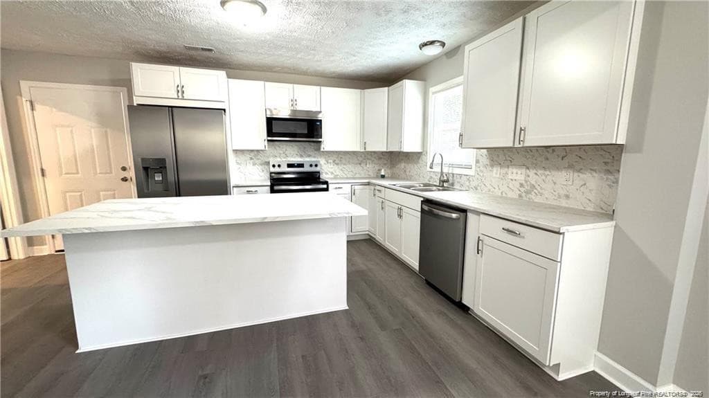 Photo 4 - 110 W Sunset Drive, Red Springs, NC 28377