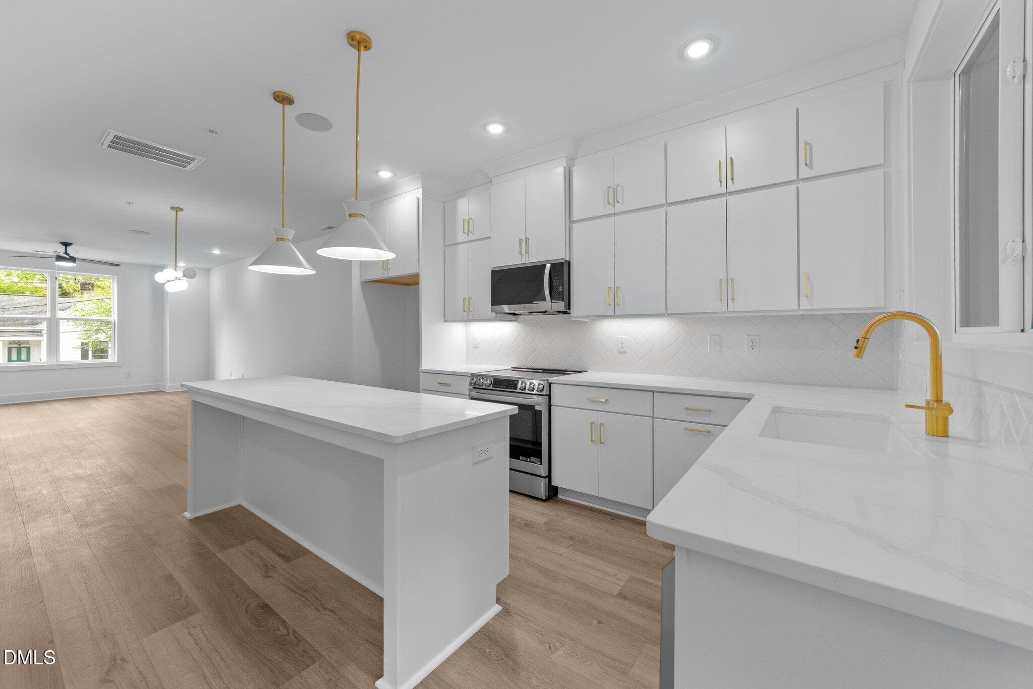 11-web-or-mls-3D5A1644 - 710 W North Street 102, Raleigh, NC 27603