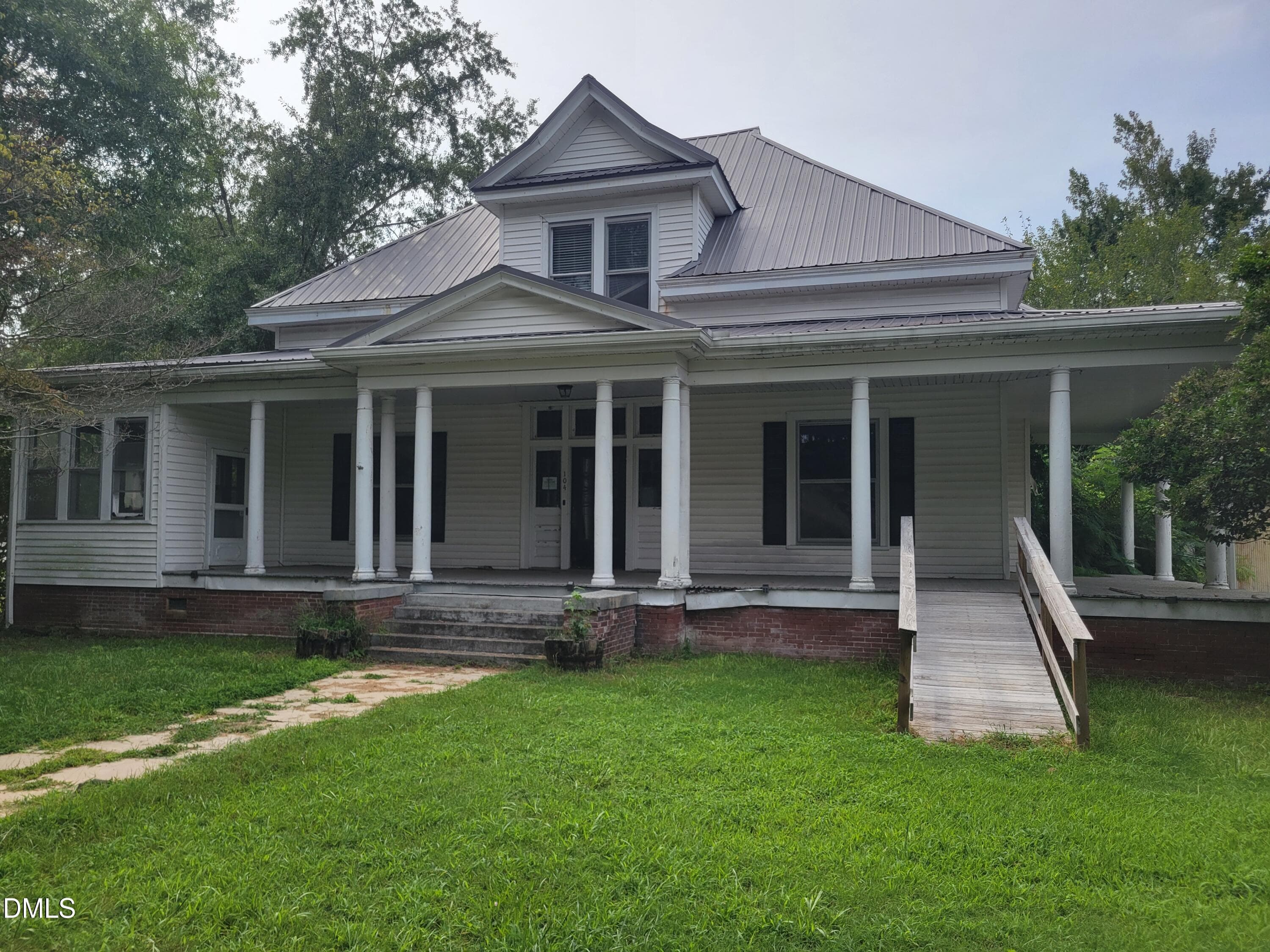 104 S New Street, Whitakers, NC 27891
