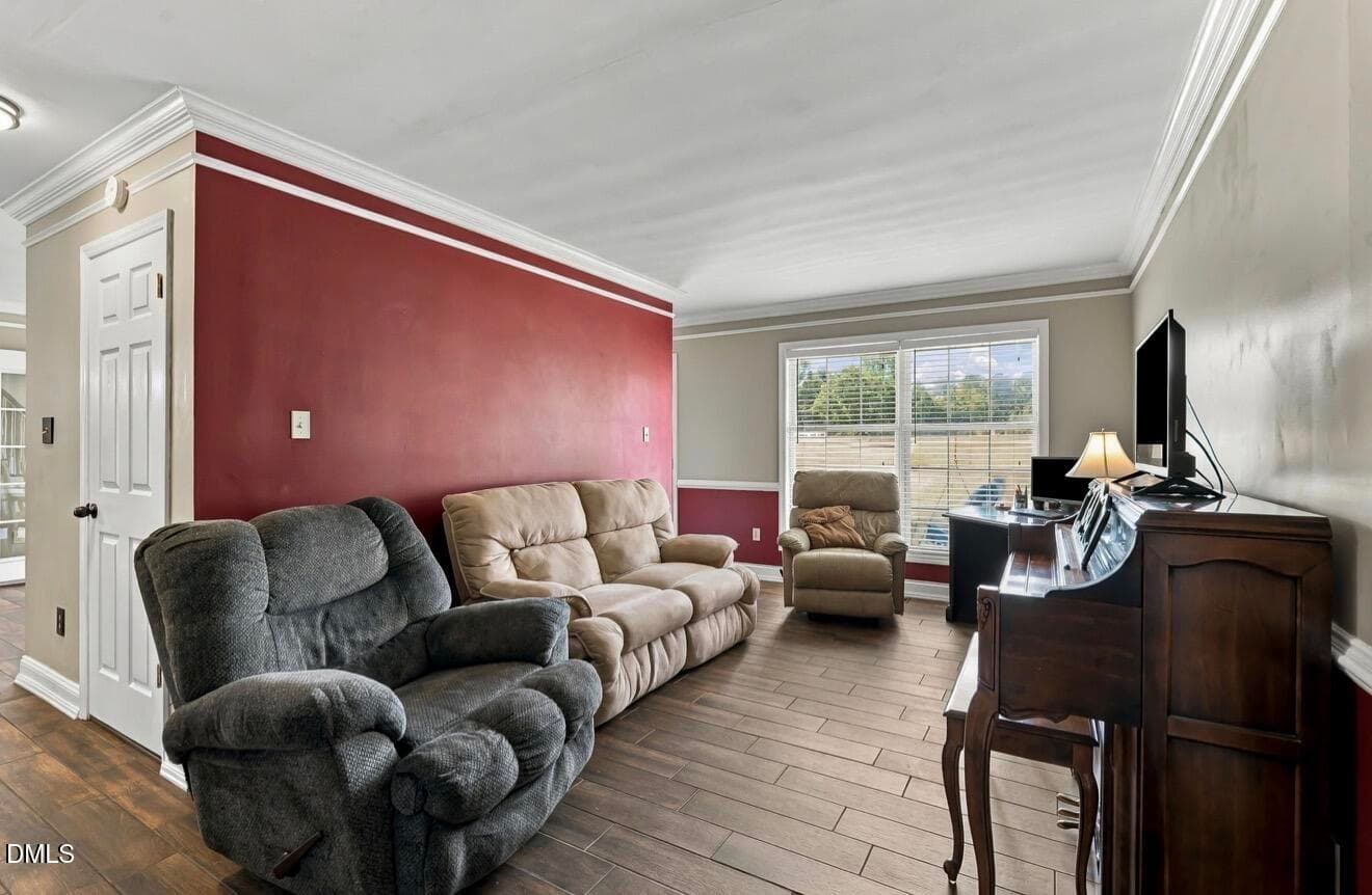 Living room - 2050 Nc-96, Franklinton, NC 27525, Franklinton