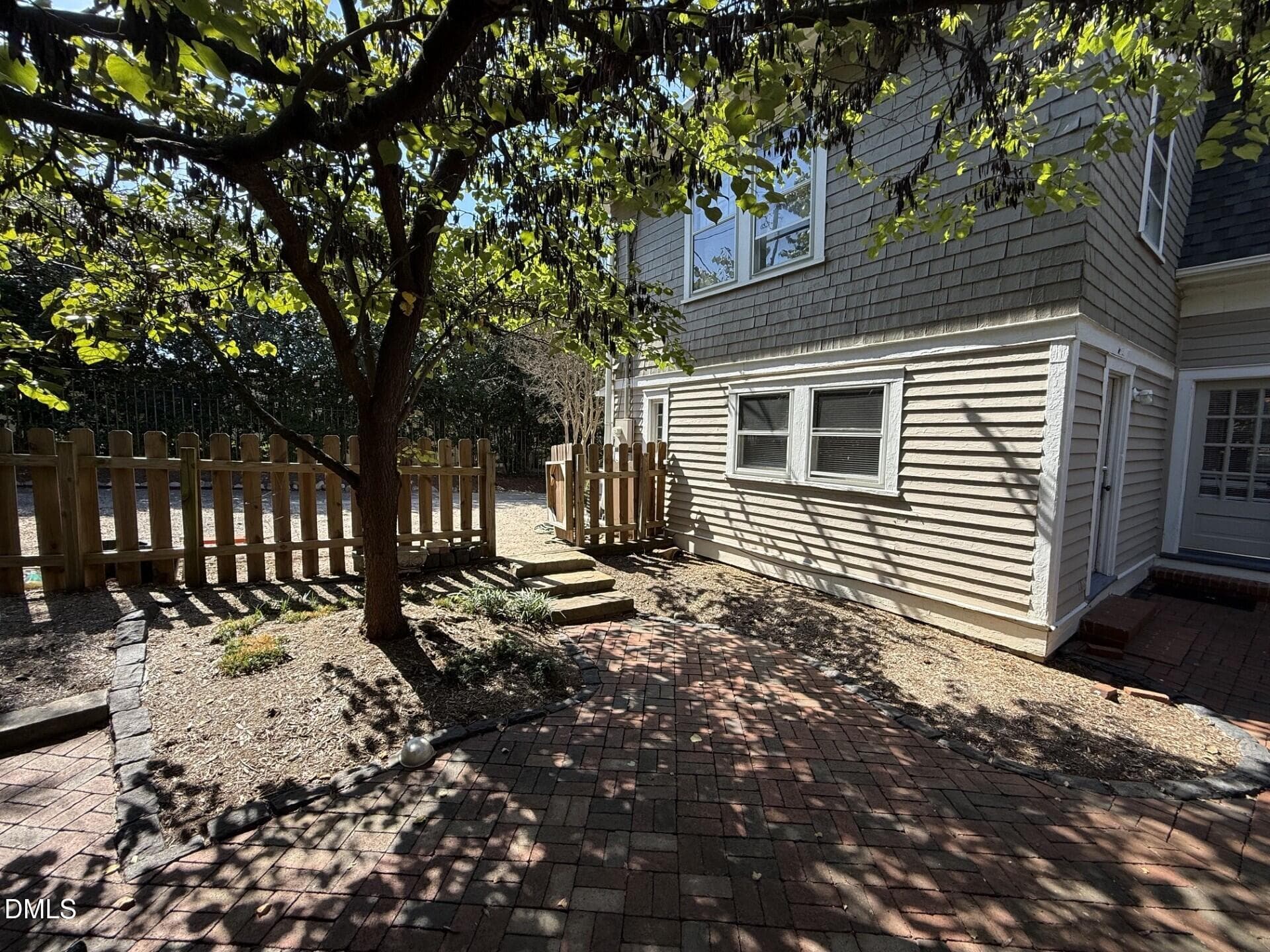 9db6234a-f27f-4693-9bf2-10ba55f93bc7 - 114 E Park Drive, Raleigh, NC 27605