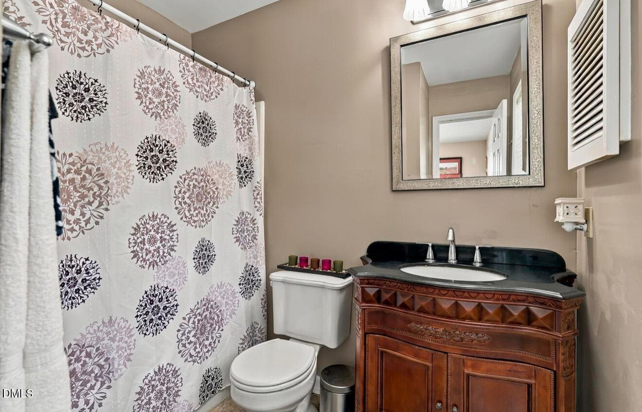 Bathroom - 2050 Nc-96, Franklinton, NC 27525, Franklinton