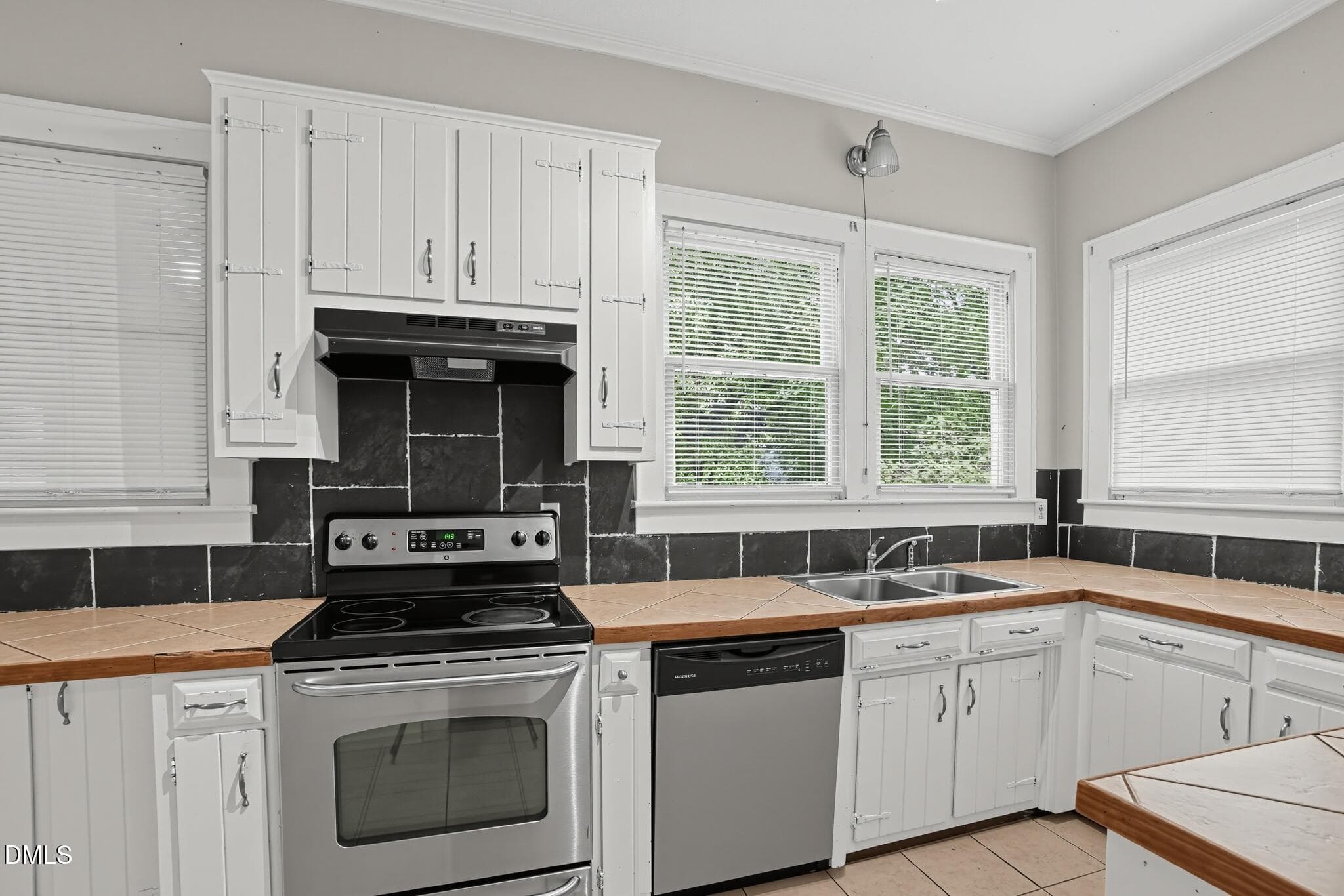 29_616_E_Pine_St-Kitchen-6811 - 616 E Pine Street, Lincolnton, NC 28092