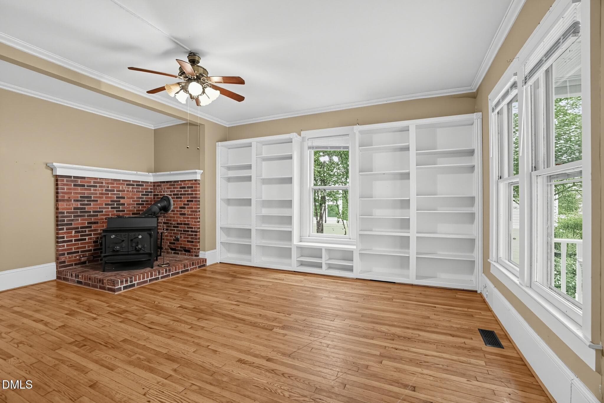 25_616_E_Pine_St-Living_room-6807 - 616 E Pine Street, Lincolnton, NC 28092
