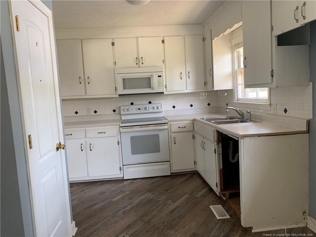 Photo 4 - 602 5th Street, Bladenboro, NC 28320