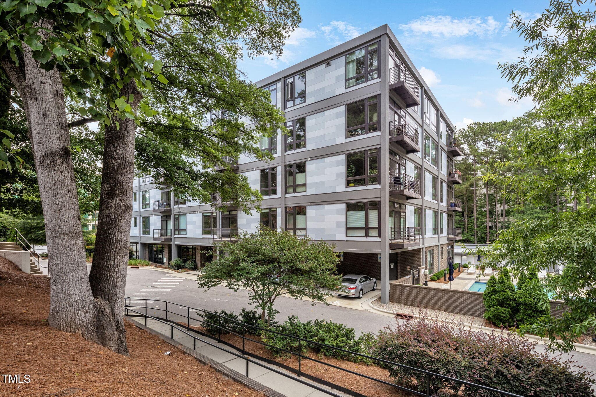 3-web-or-mls-DX3A1512 - 1300 St Marys Street 402, Raleigh, NC 27605