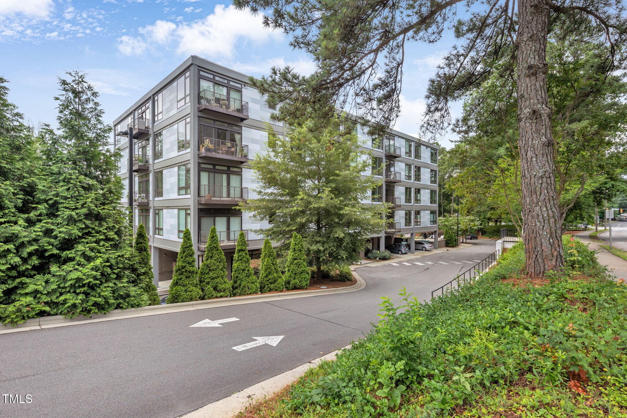 2-web-or-mls-DX3A1507 - 1300 St Marys Street 402, Raleigh, NC 27605