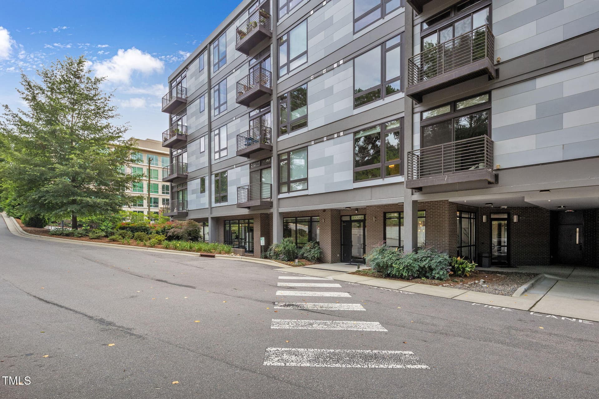 4-web-or-mls-DX3A1517 - 1300 St Marys Street 402, Raleigh, NC 27605