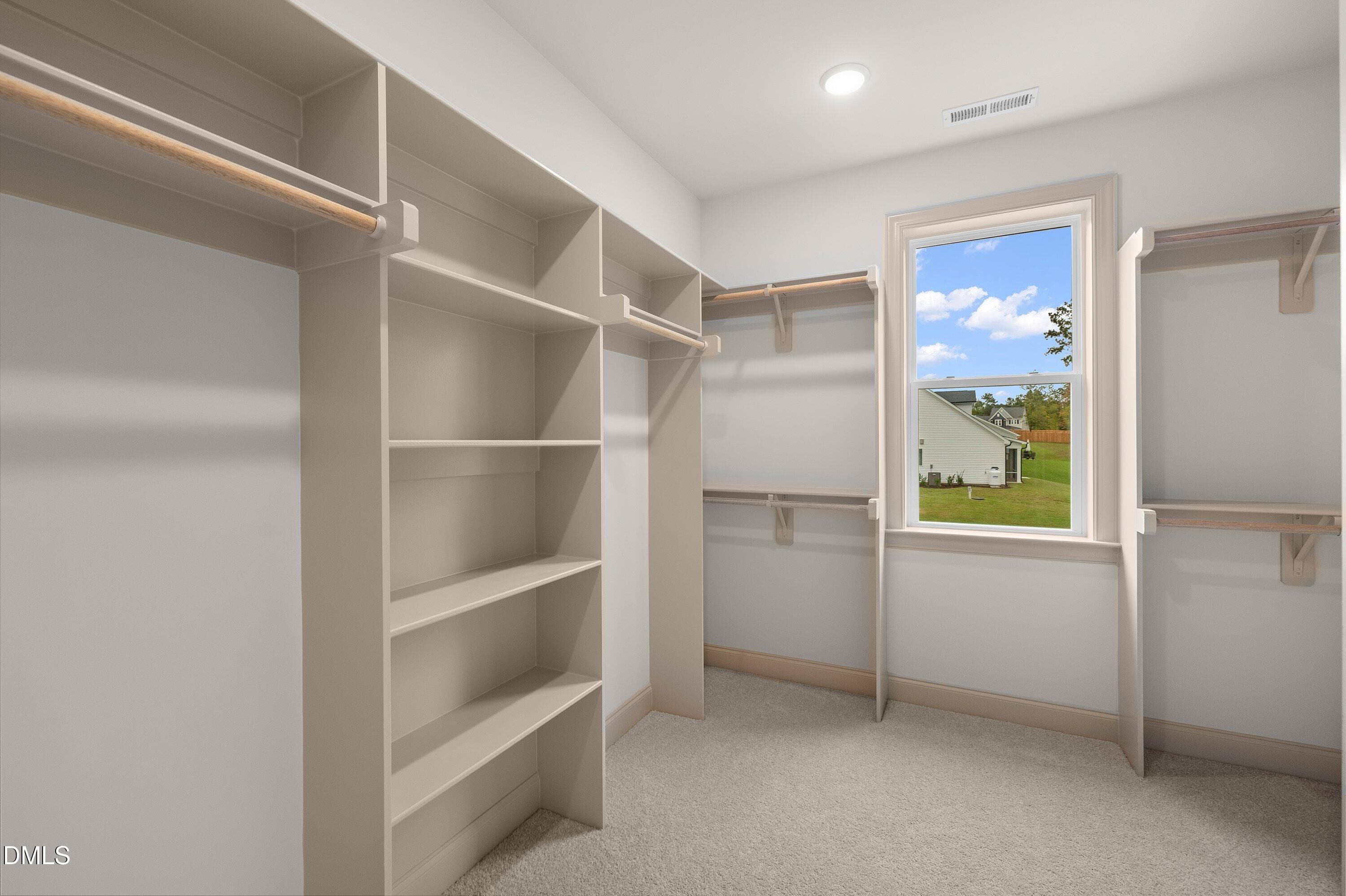 Walk In Closet - 125 W Victoria Ridge Drive 29, Selma, NC 27576