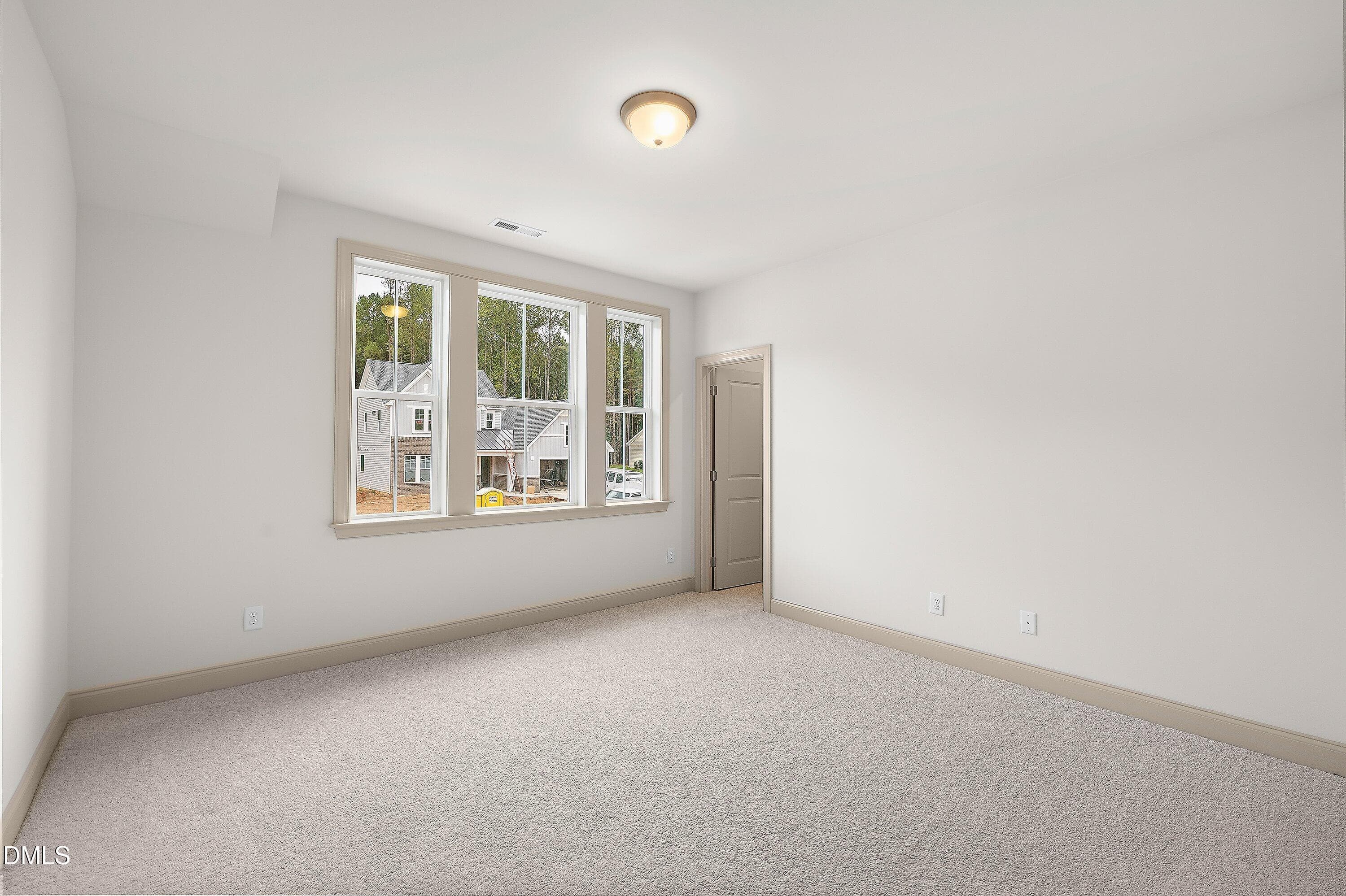 Guest Room - 125 W Victoria Ridge Drive 29, Selma, NC 27576