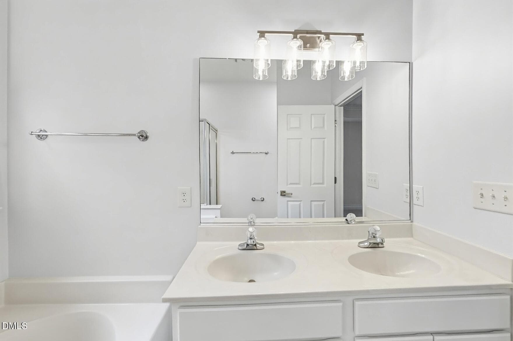 10_Primary_Bathroom-01 - 605 Stoningham Place, Wake Forest, NC 27587