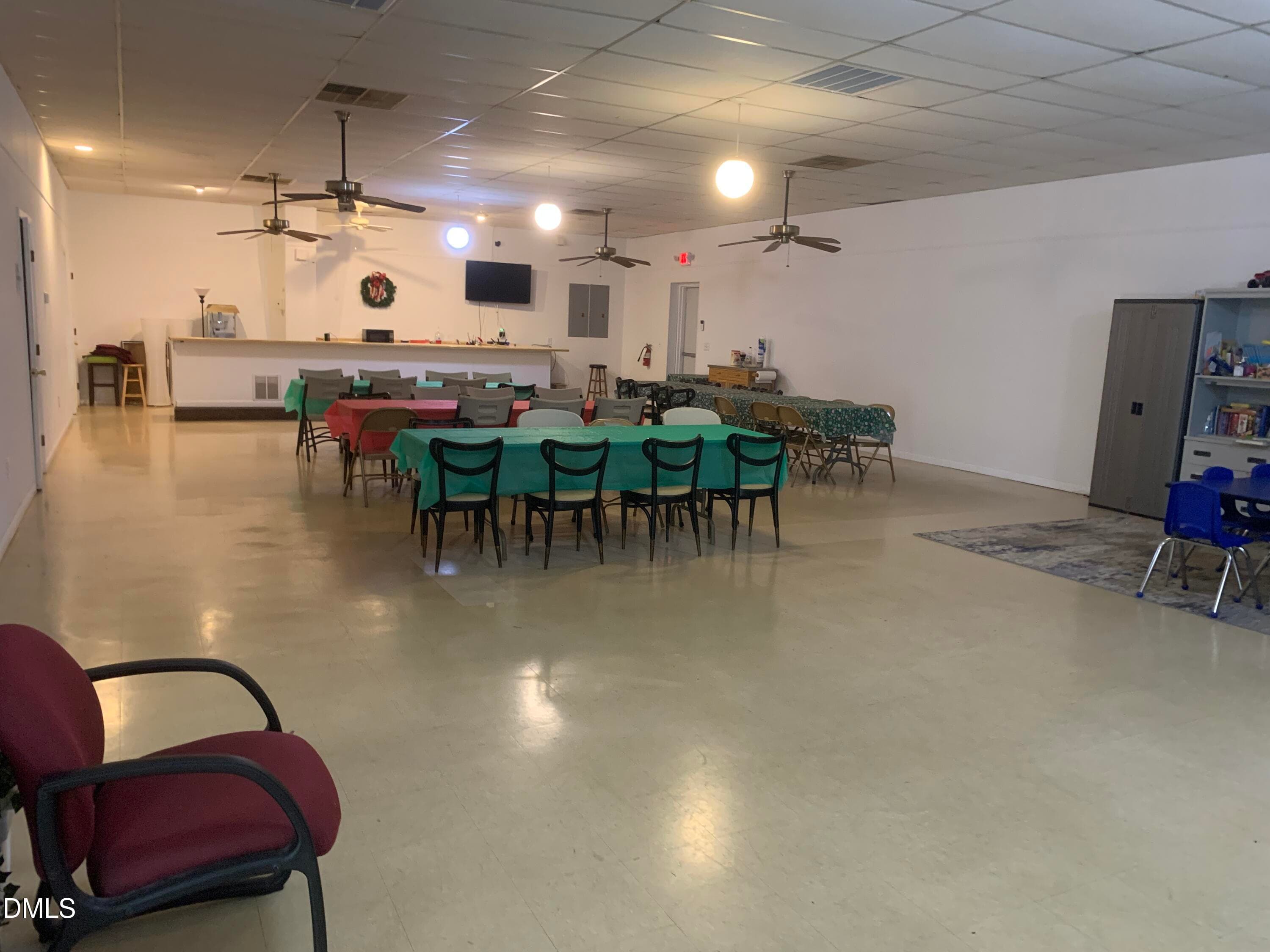 Lounge4 - 2720 W Main Street, Clinton, NC 28328