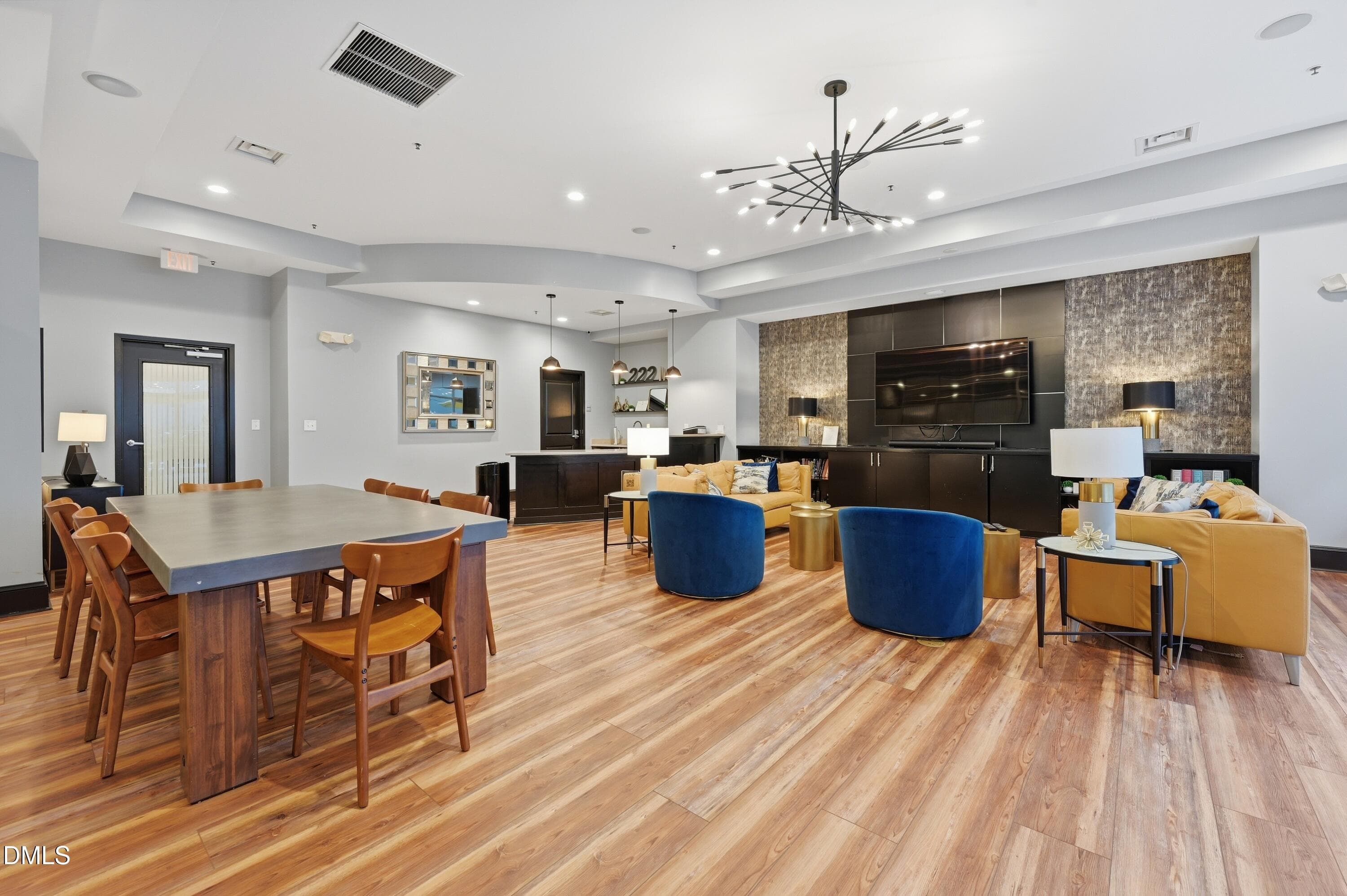 072 - 222 Glenwood Avenue 612, Raleigh, NC 27603