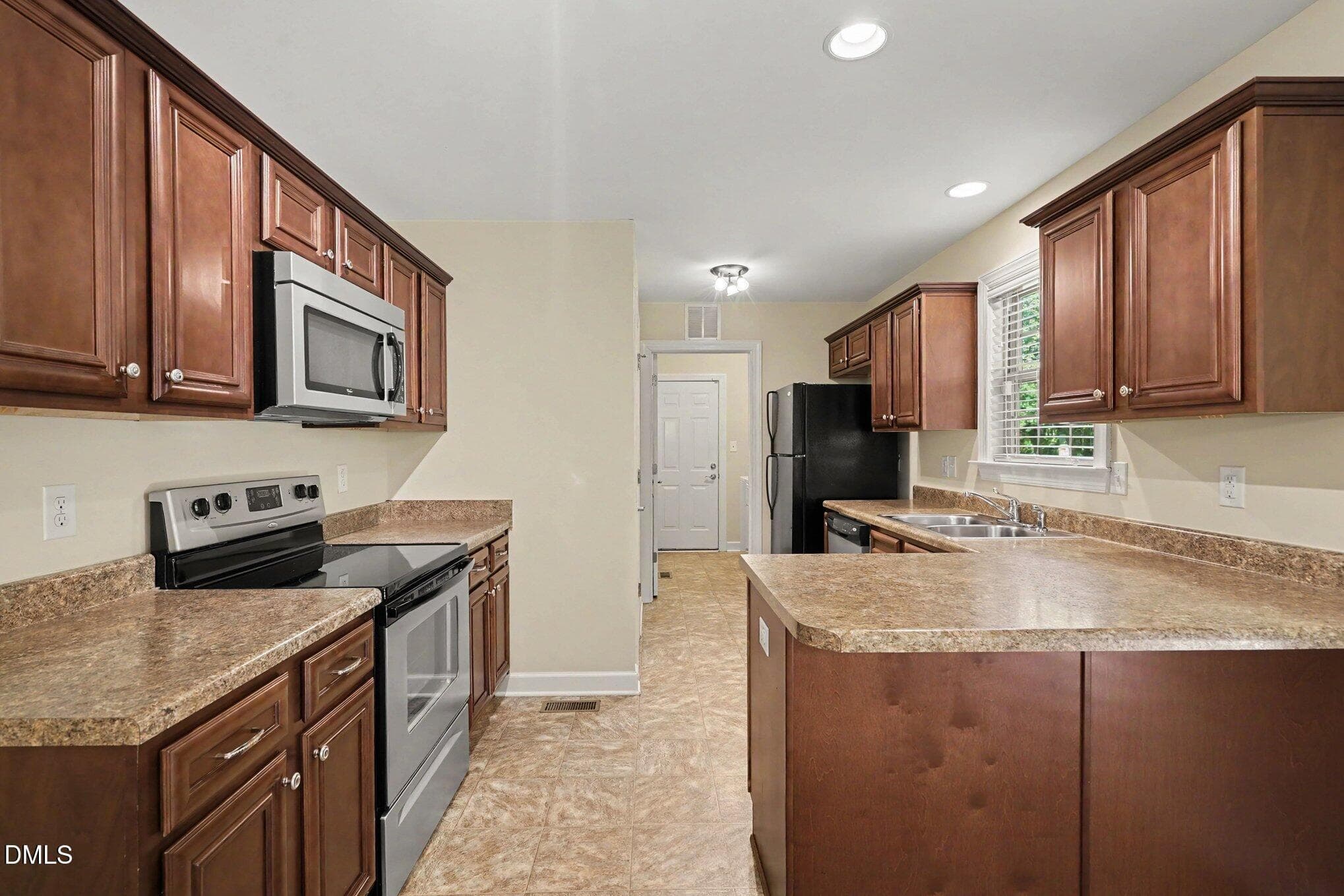 016_file_7610 - 121 Hunterwood Place, Benson, NC 27504, Benson