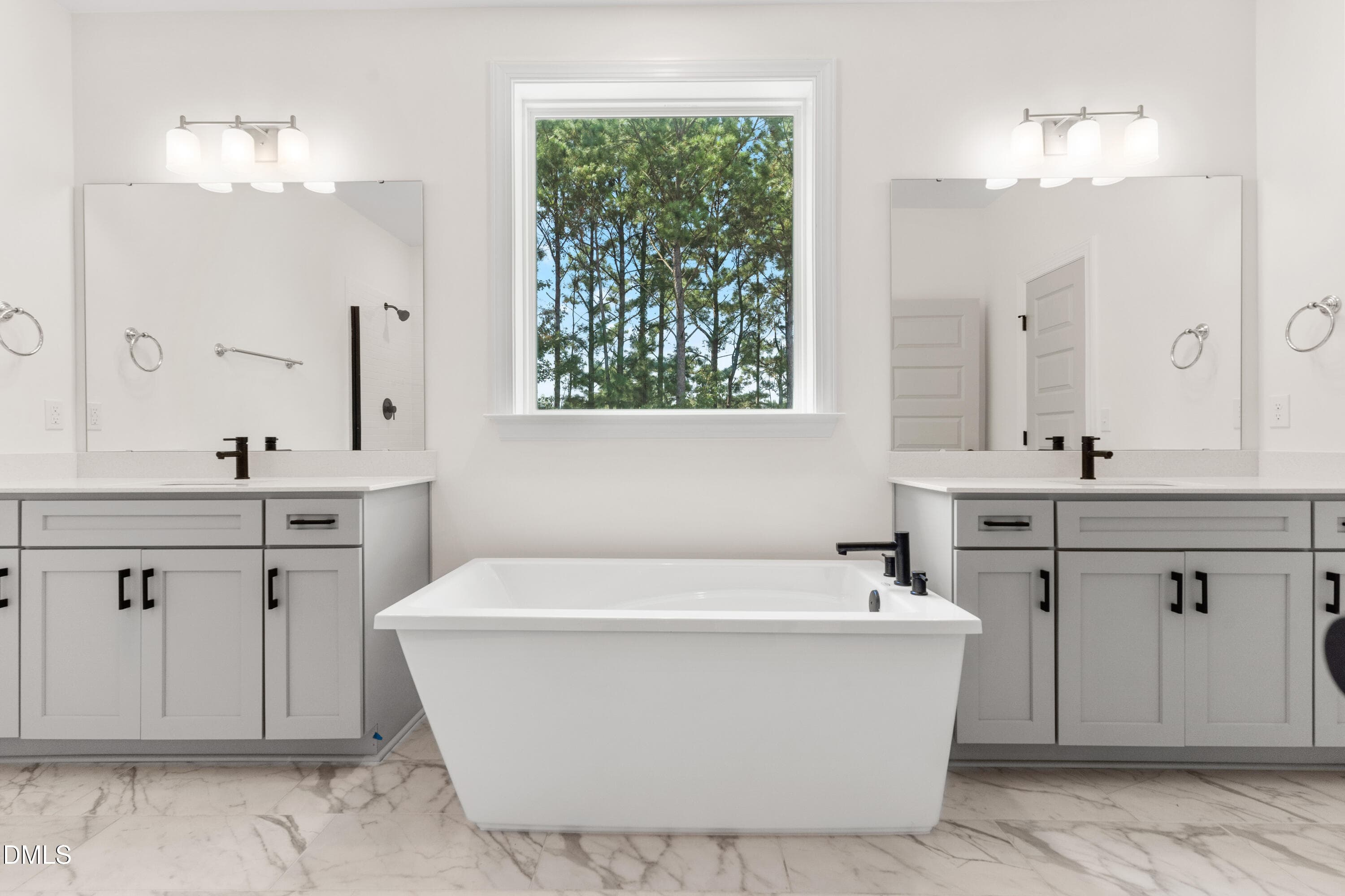 free-standing tub - 1275 Magpie Lane, Hillsborough, NC 27278, Hillsborough
