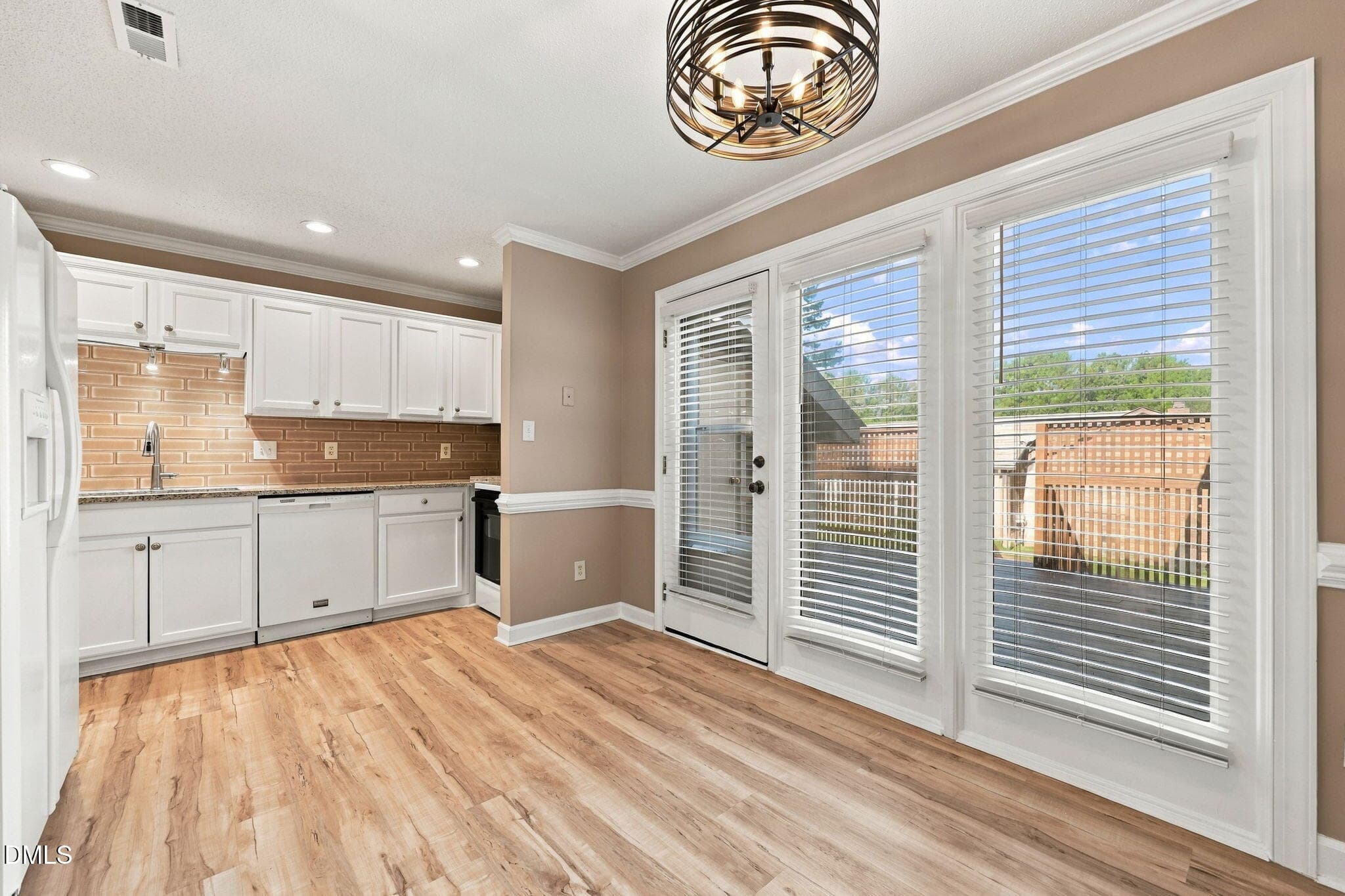 Eat-in Kitchen - 200 W Woodcroft Parkway 50c, Durham, NC 27713, Durham
