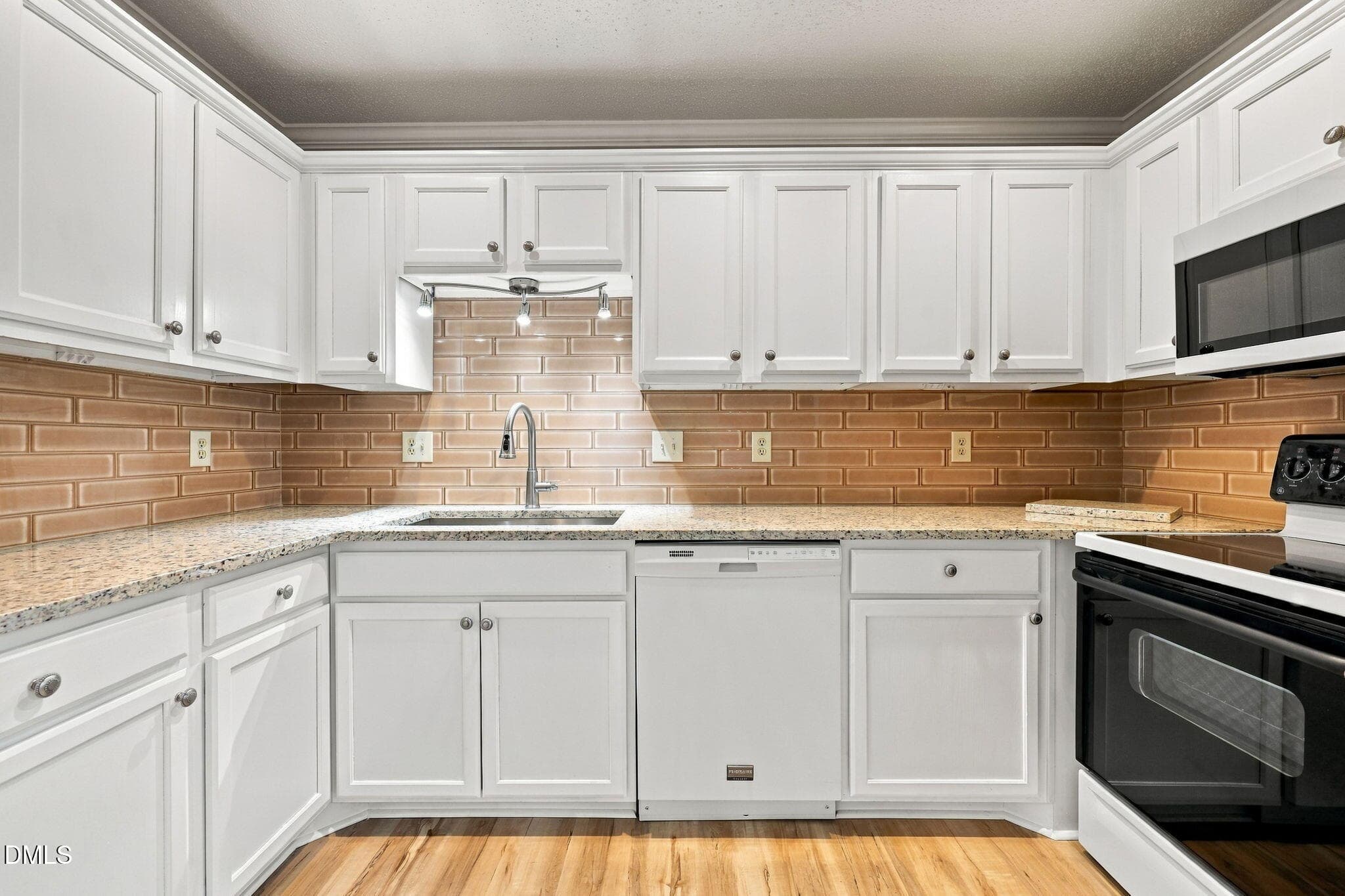 Kitchen - 200 W Woodcroft Parkway 50c, Durham, NC 27713, Durham
