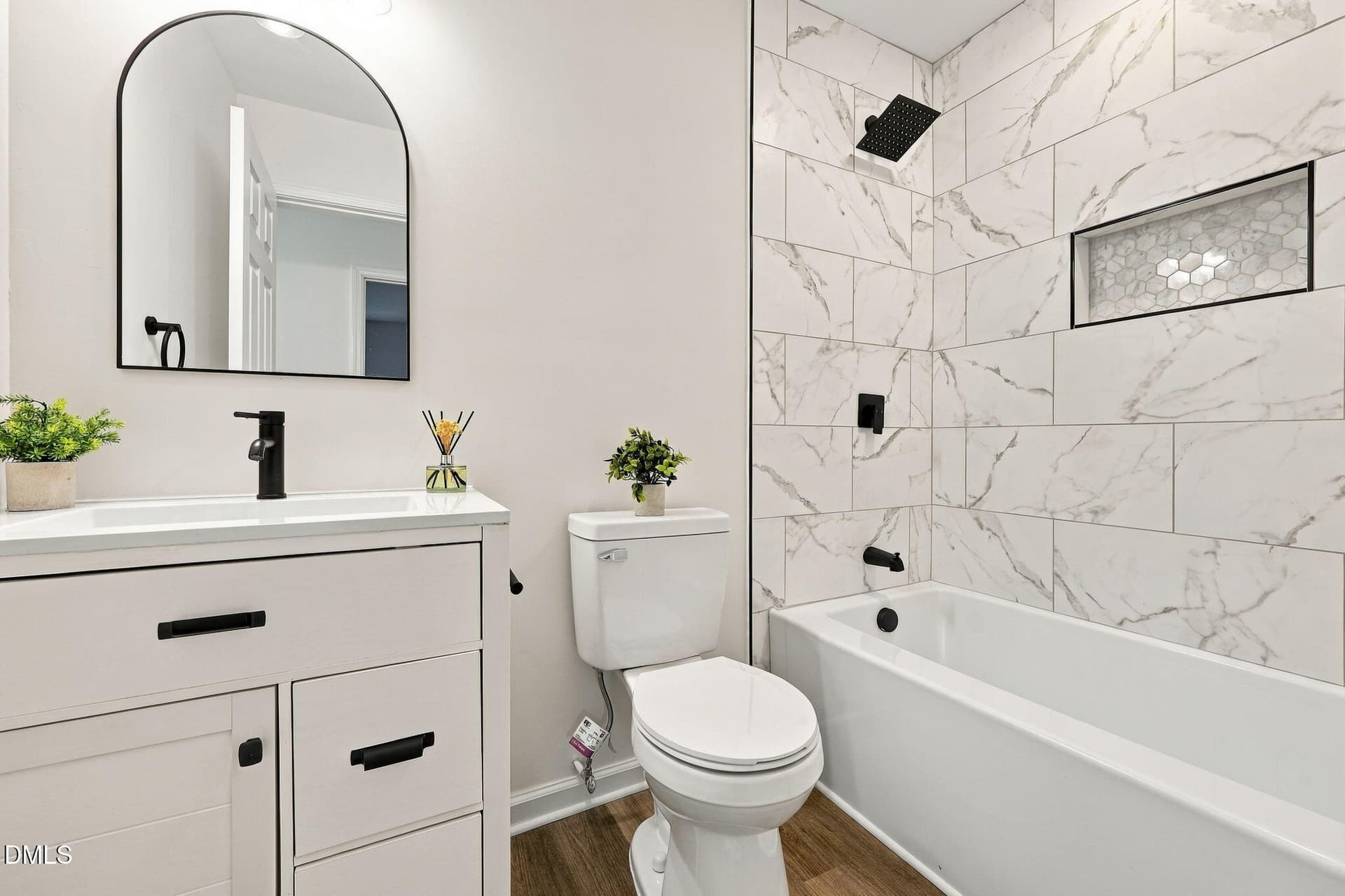 Hallway Bath - 3901 Hulon Drive, Durham, NC 27705
