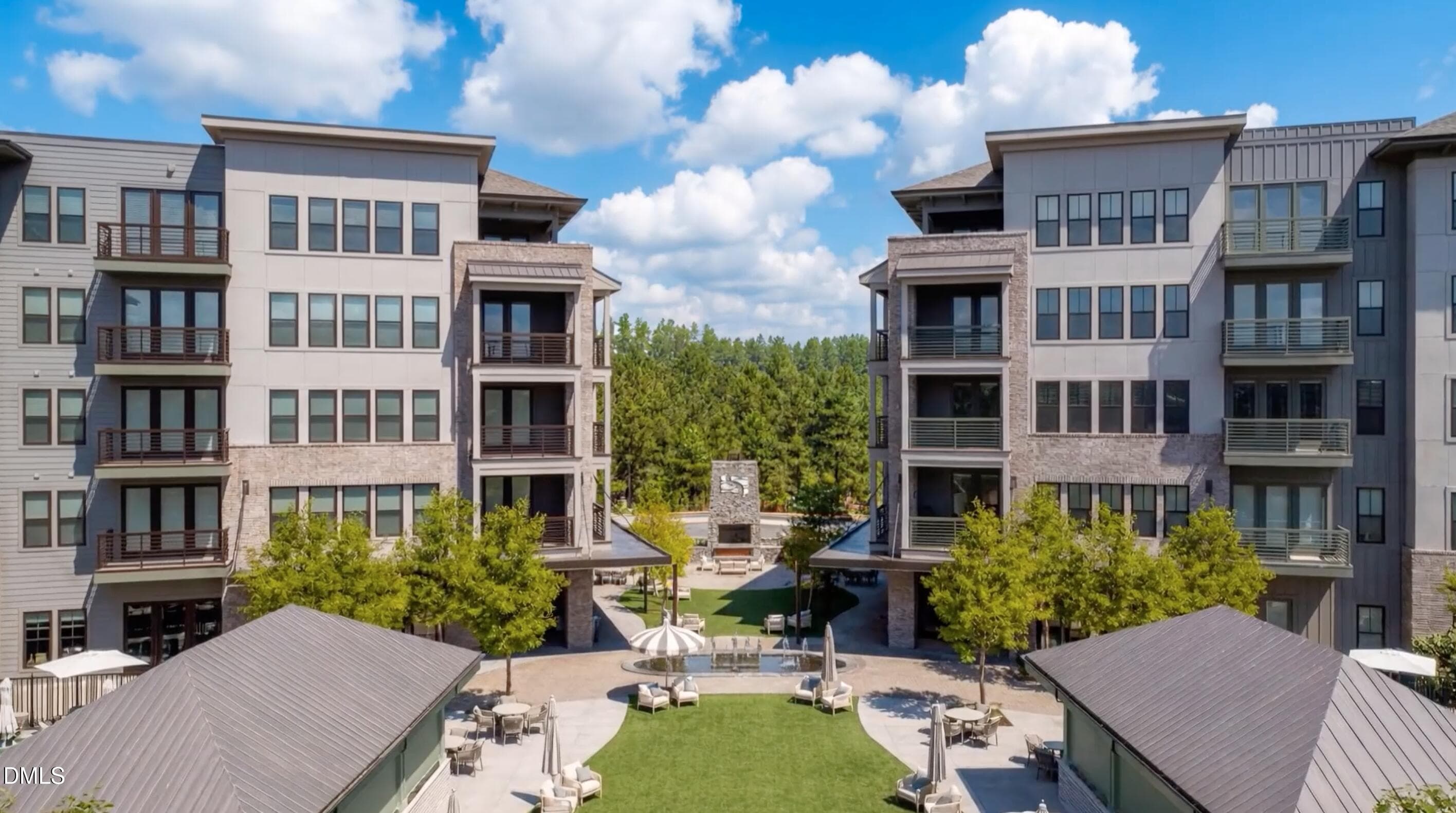 OUTDOOR COMMUNITY COMMONS AREA - 101 Forest Grove Boulevard 302, Chapel Hill, NC 27517, Chapel Hill