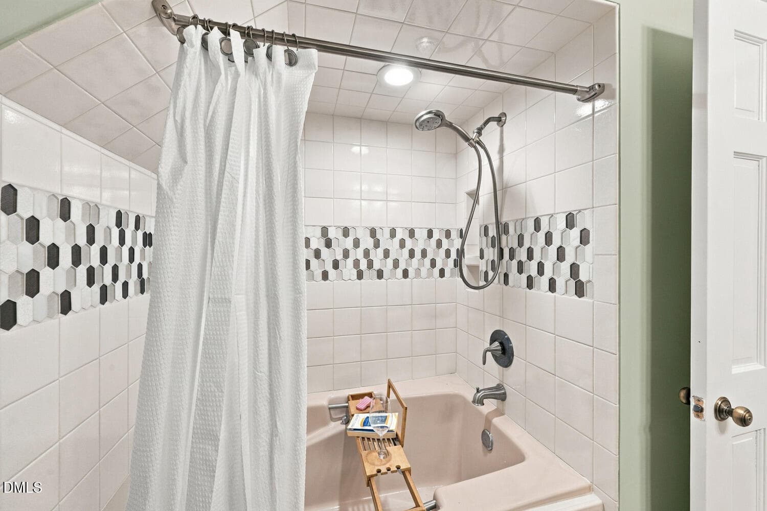 Bath 2 - 2213 Countrywood North Road N, Raleigh, NC 27615
