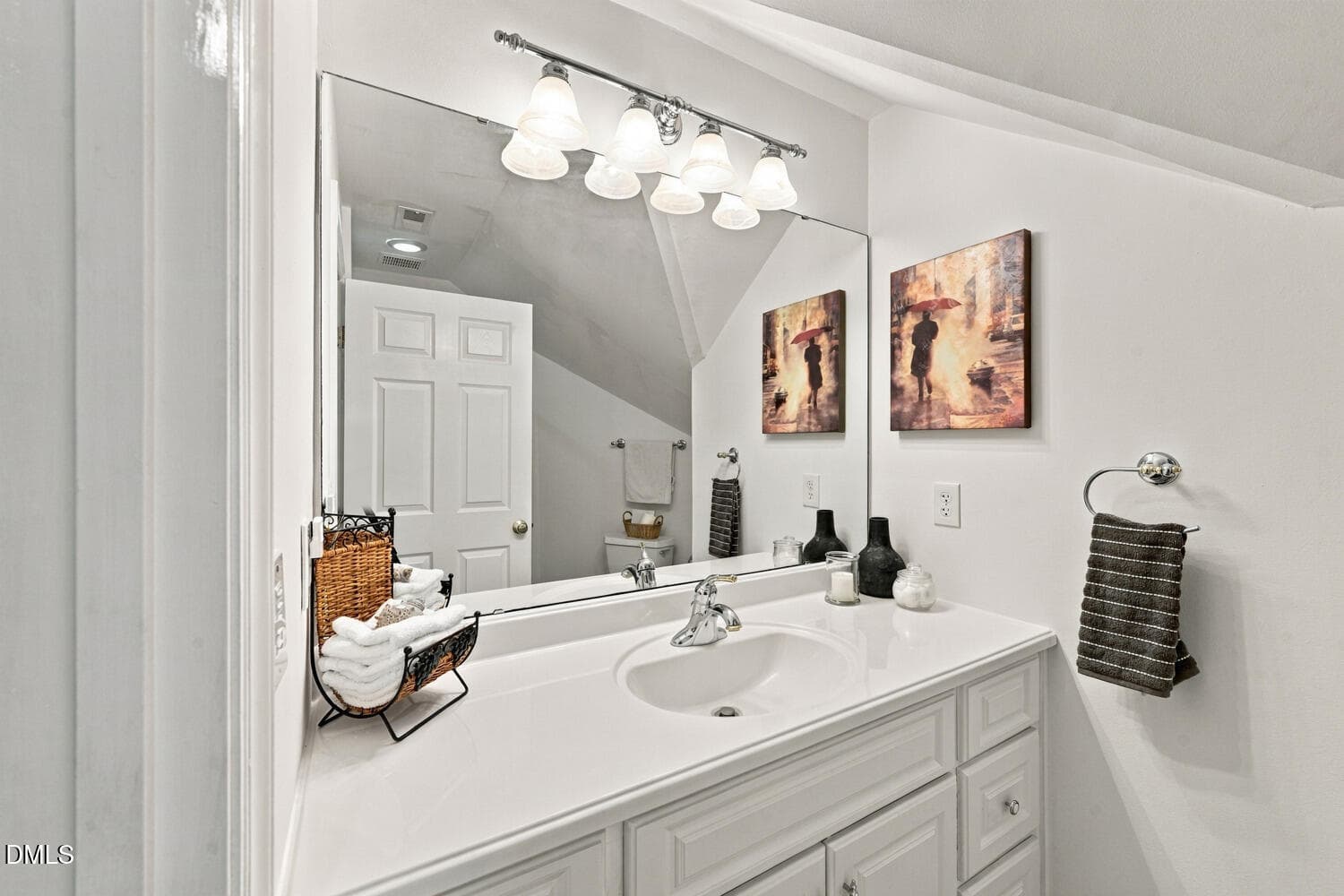 Bath 3 - 2213 Countrywood North Road N, Raleigh, NC 27615