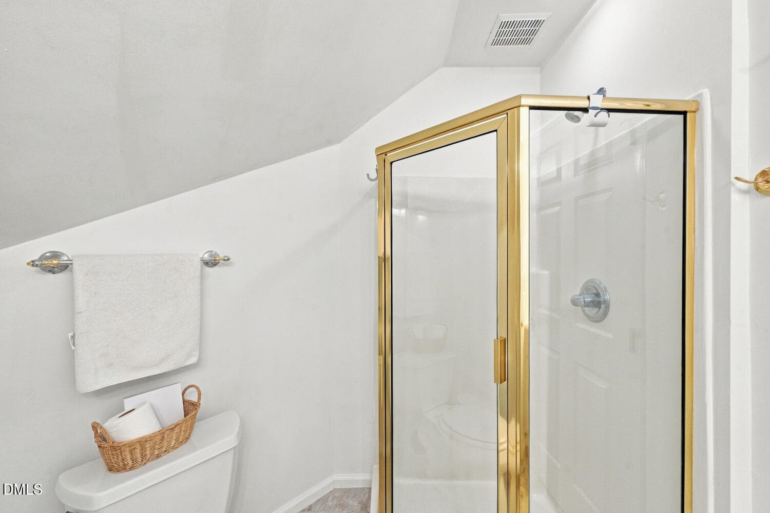 Bath 3 - 2213 Countrywood North Road N, Raleigh, NC 27615