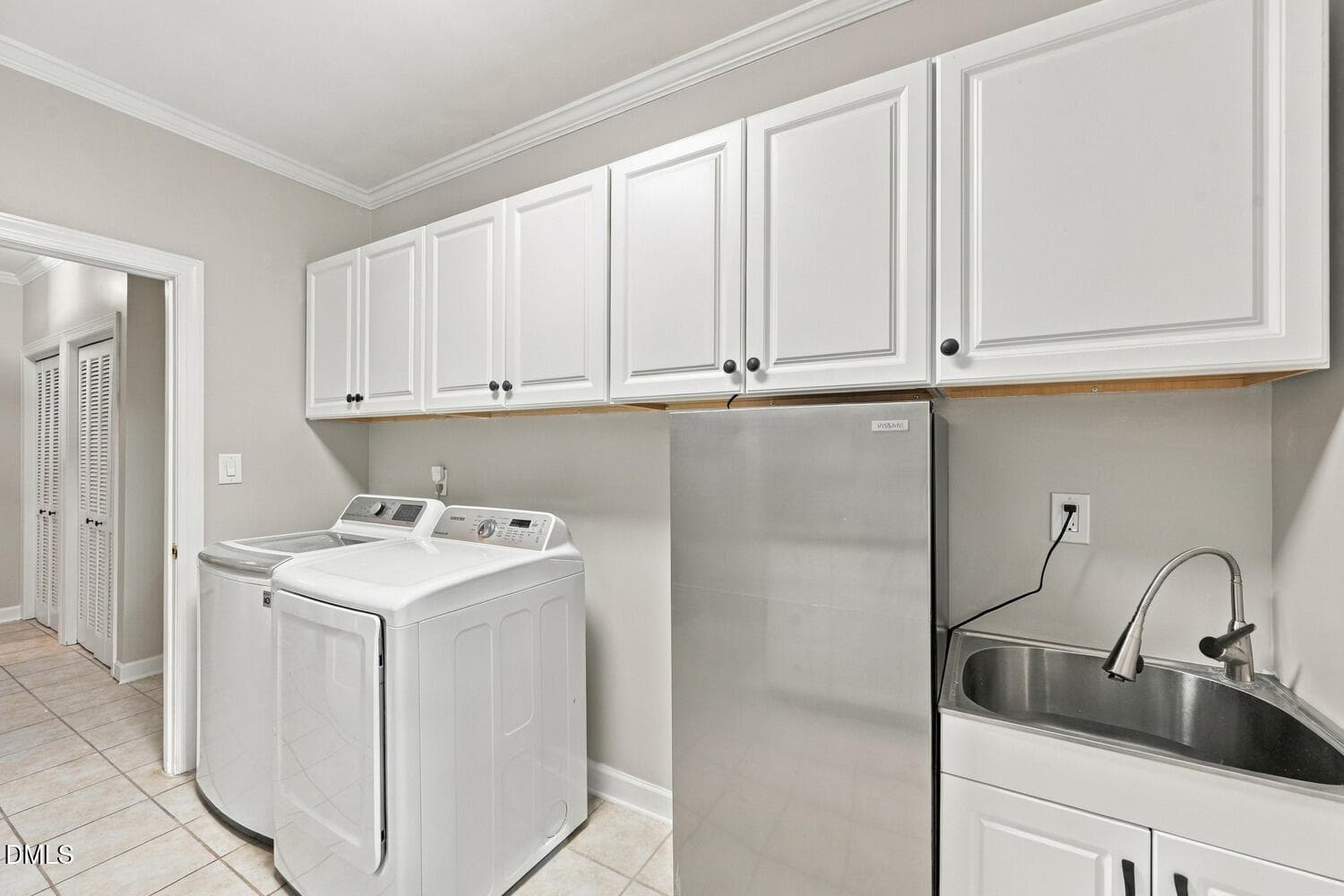 Laundry - 2213 Countrywood North Road N, Raleigh, NC 27615
