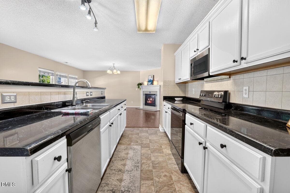 200 Georgetowne Dr-20 - 200 Georgetowne Drive, Clayton, NC 27520