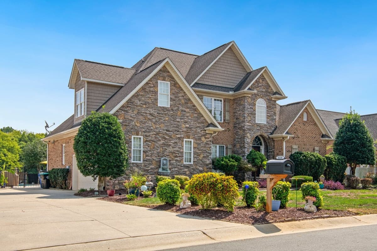 NCR_5145.jpg - 3221 Brookstone Drive, Burlington, NC 27215