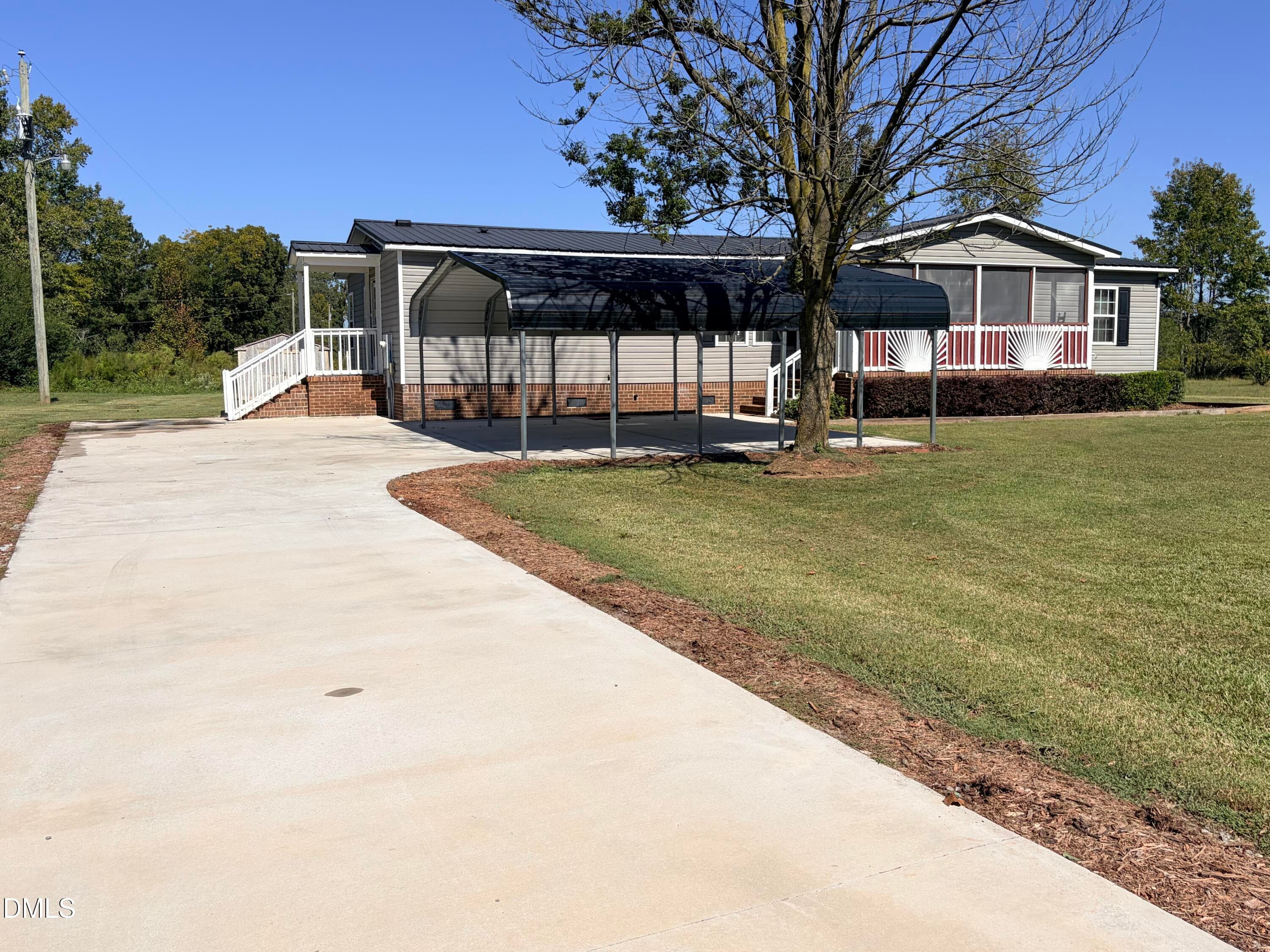 1387AcornFrontDriveway - 1387 Acorn Hill Road, Tarboro, NC 27886, Tarboro
