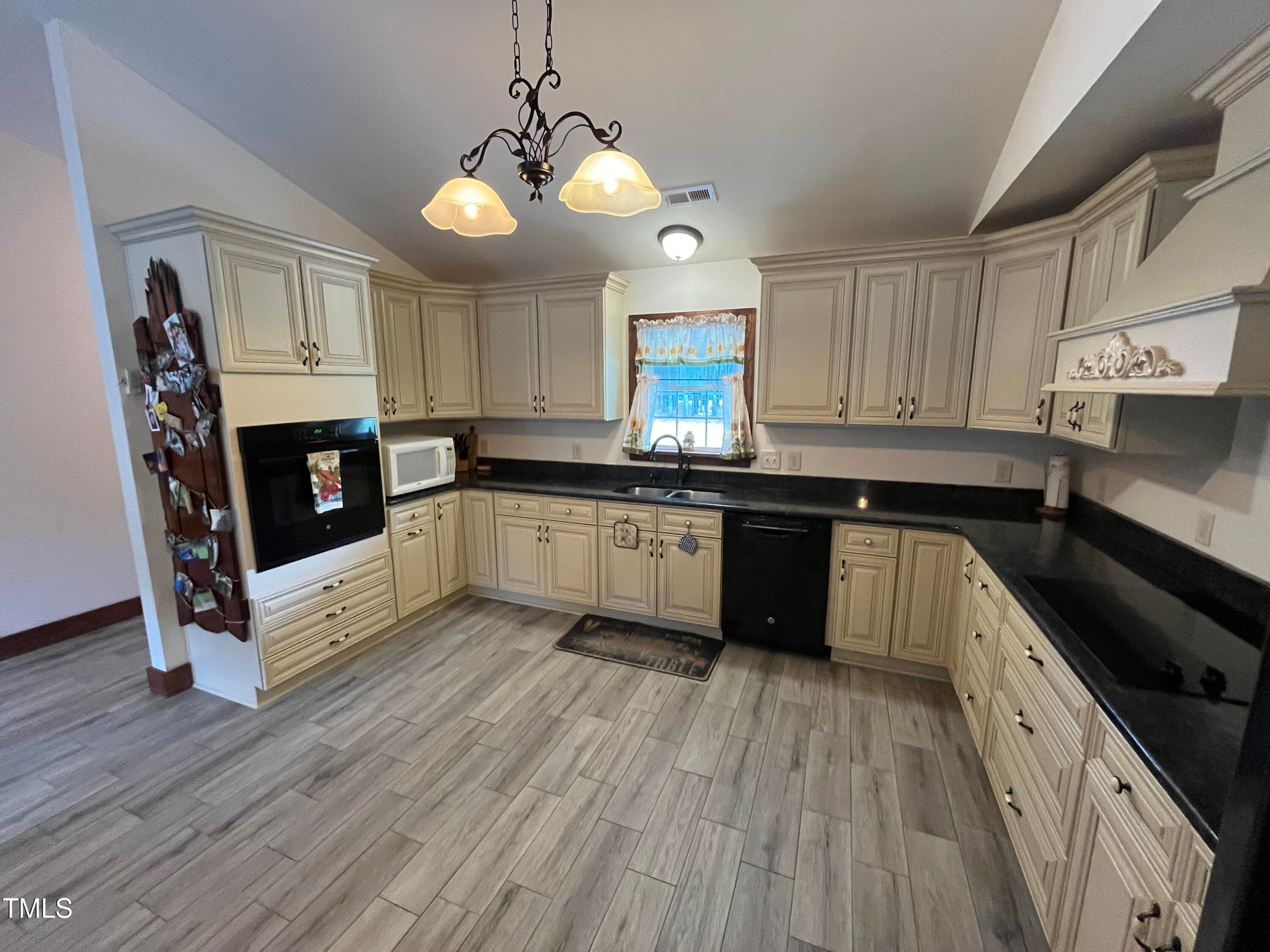 Kitchen-2483 McNeill Hobbs Rd - 2483 Mcneill Hobbs Road, Bunnlevel, NC 28323