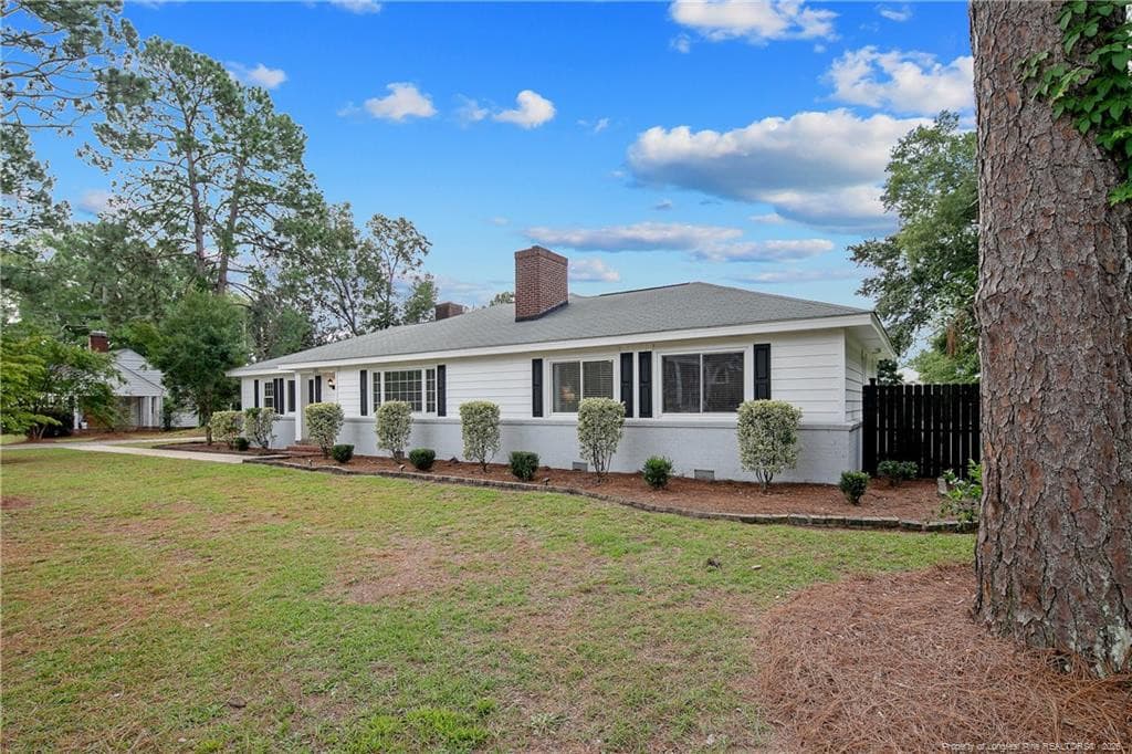 FRONT RIGHT SIDE VIEW OF HOME - 220 E David Parnell Street, Parkton, NC 28371