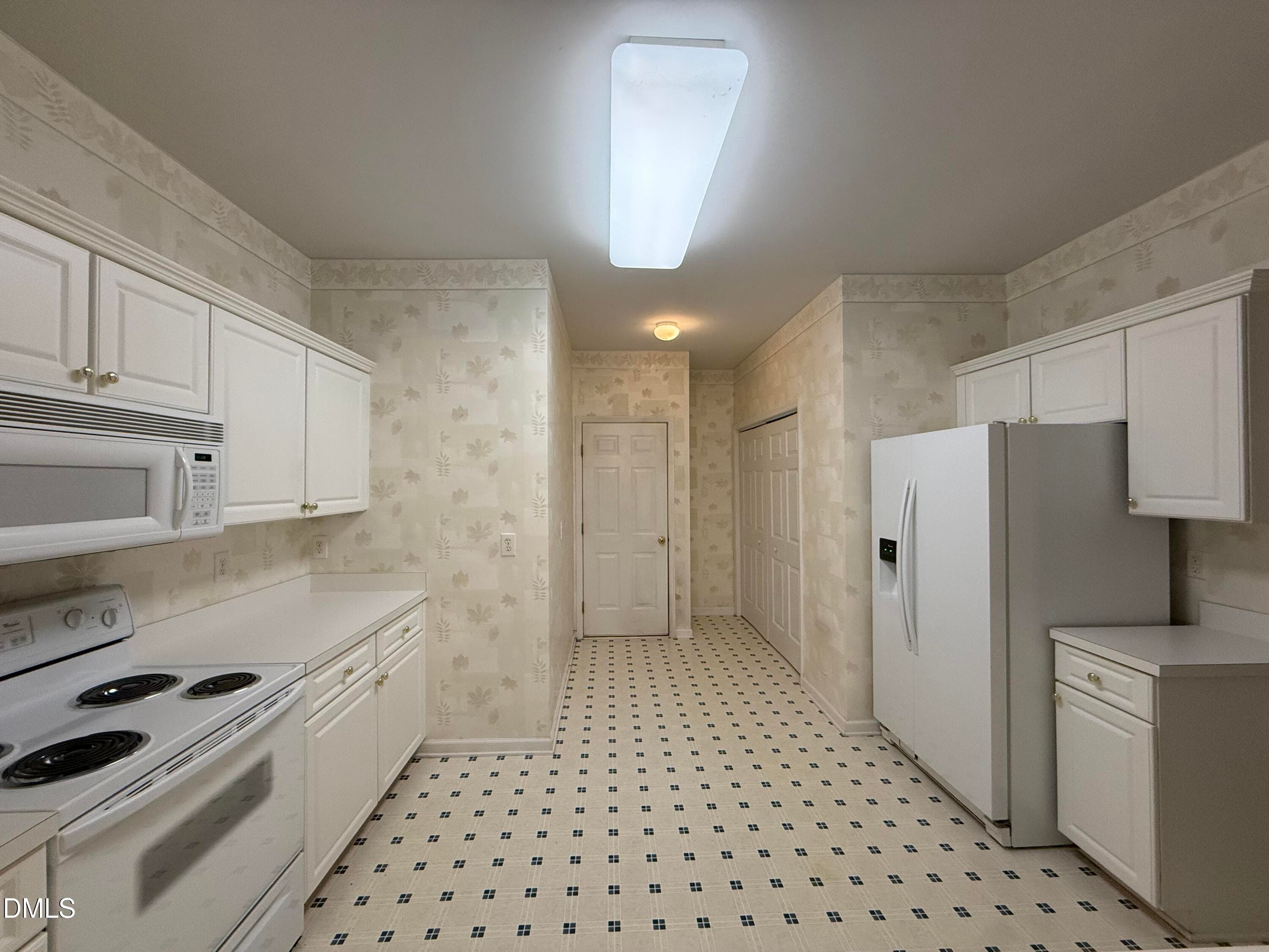 Kitchen - 8200 Hempshire Place, Raleigh, NC 27613