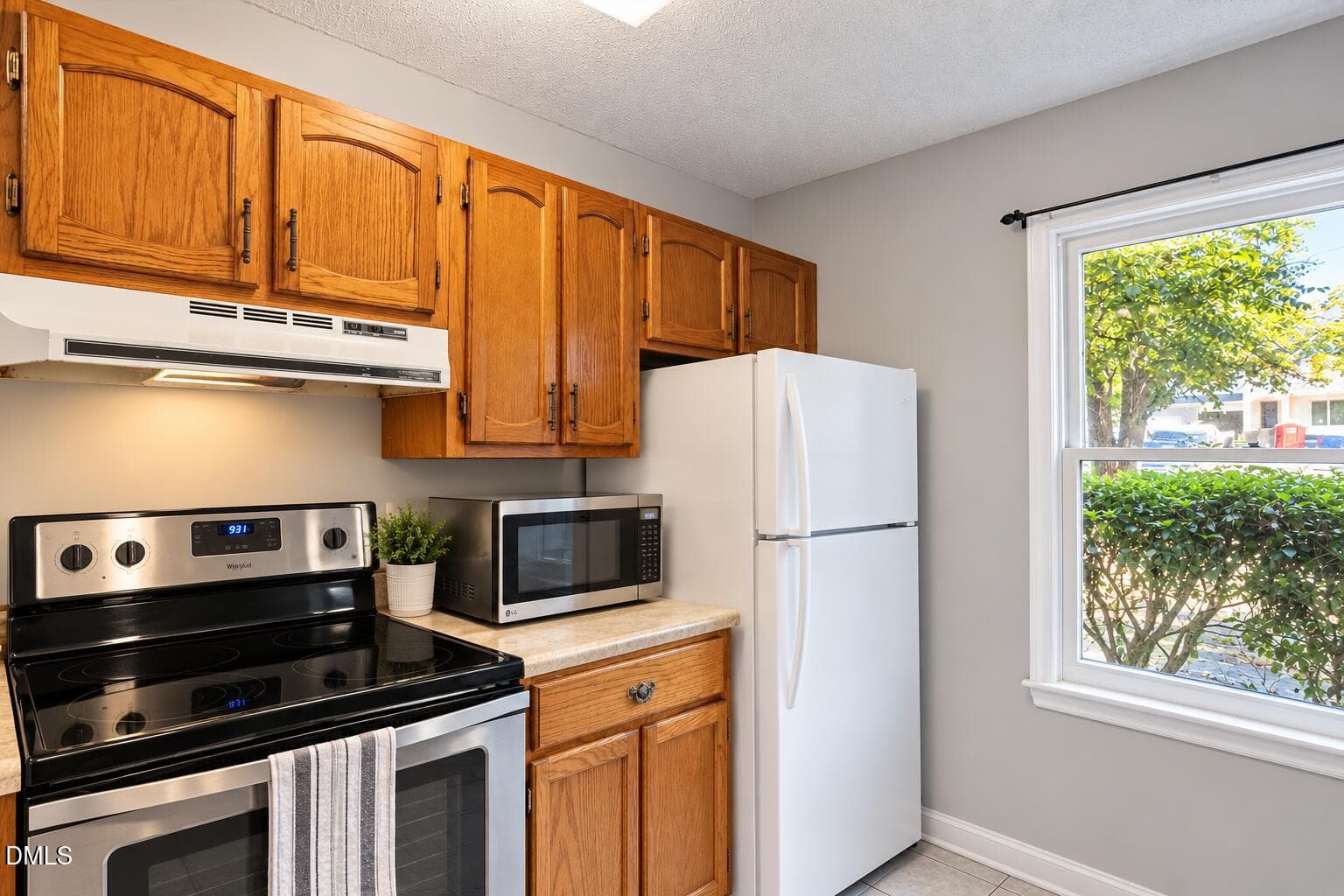 Tidy Oak Kitchen with Garden View - 310 Culvert Street, Apex, NC 27502, Apex