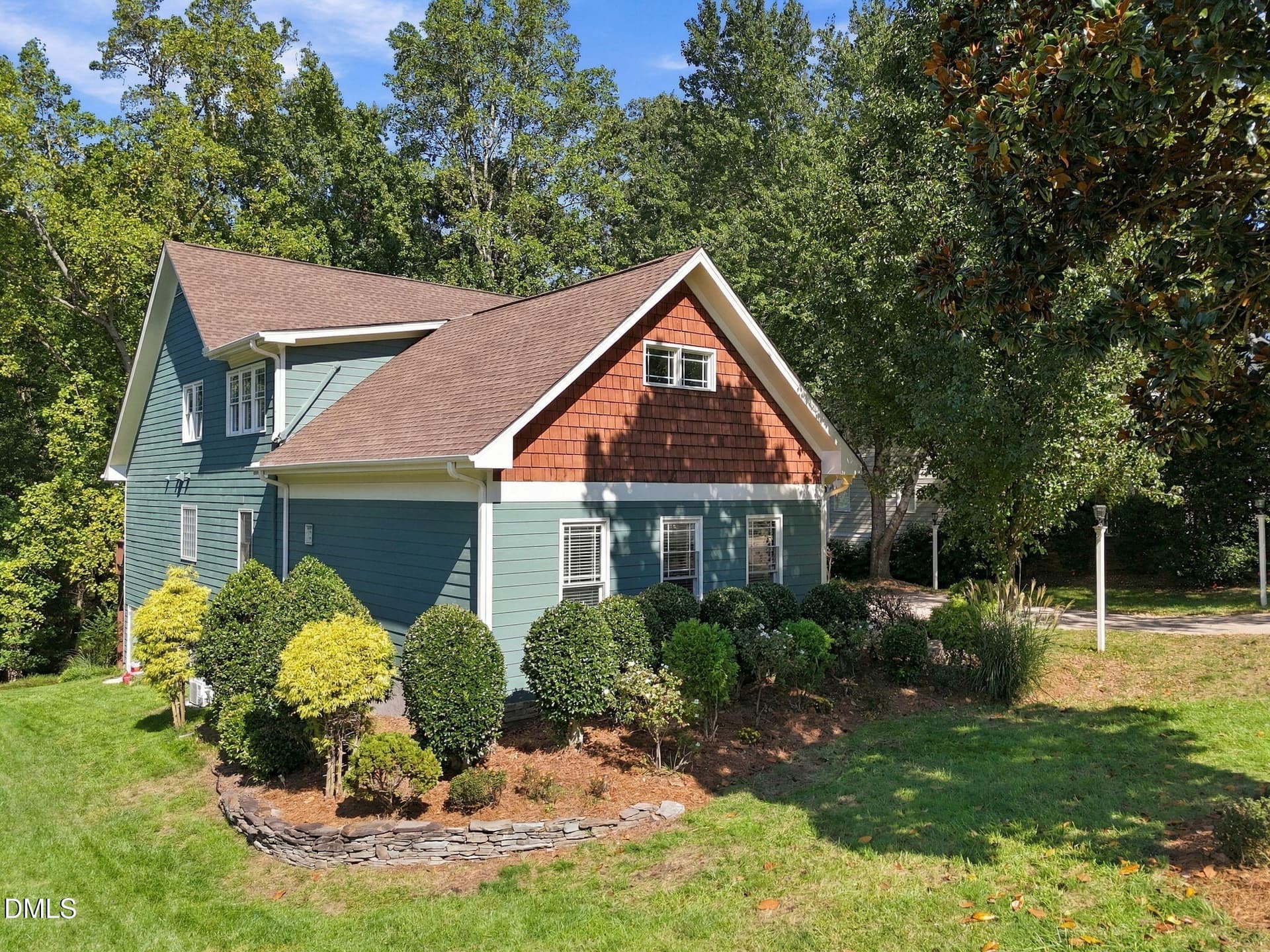 19-side-exterior-landscaping - 904 Hidden Jewel Lane, Wake Forest, NC 27587