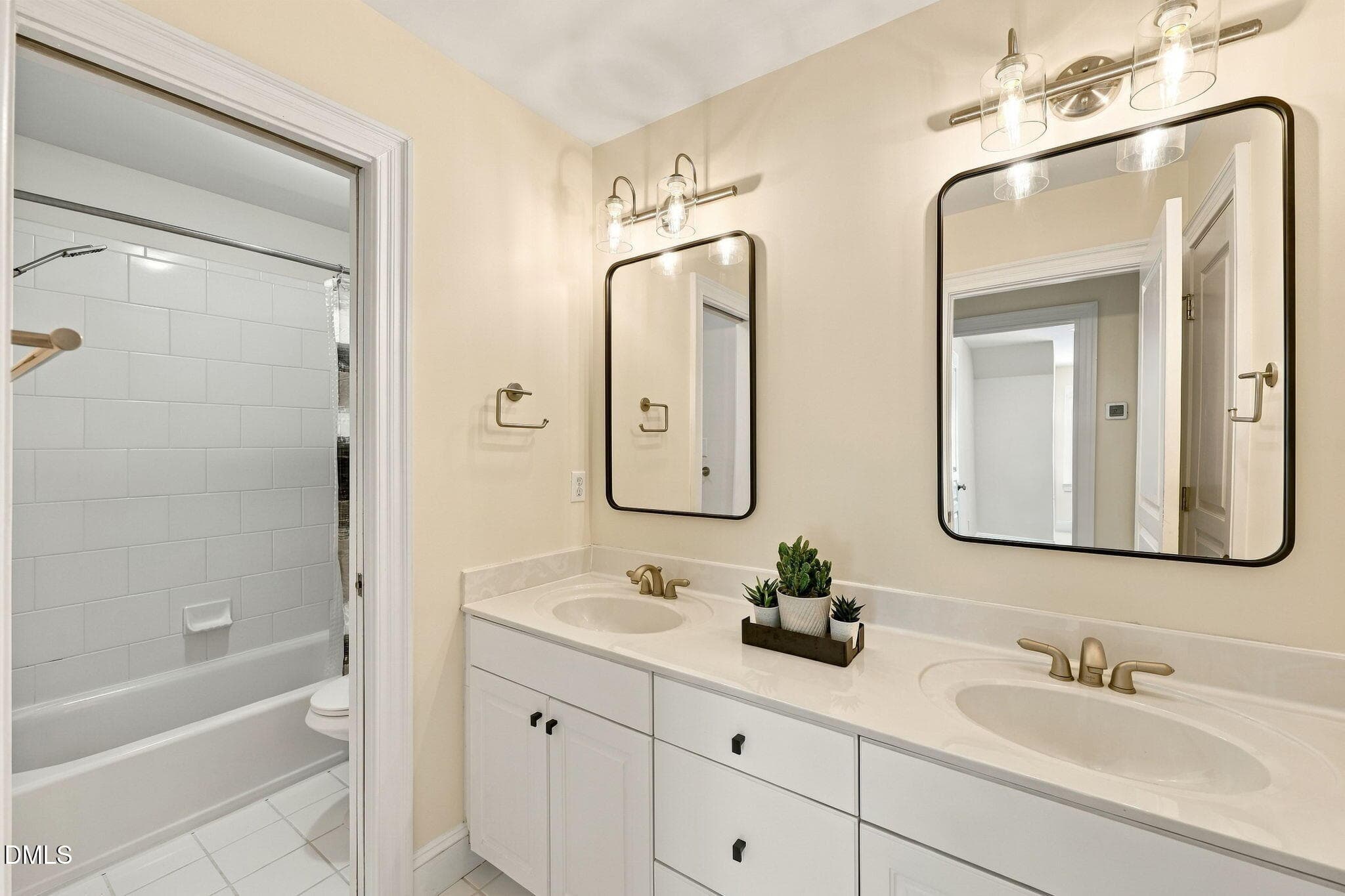 27-upstairs-hall-bath - 904 Hidden Jewel Lane, Wake Forest, NC 27587, Wake Forest