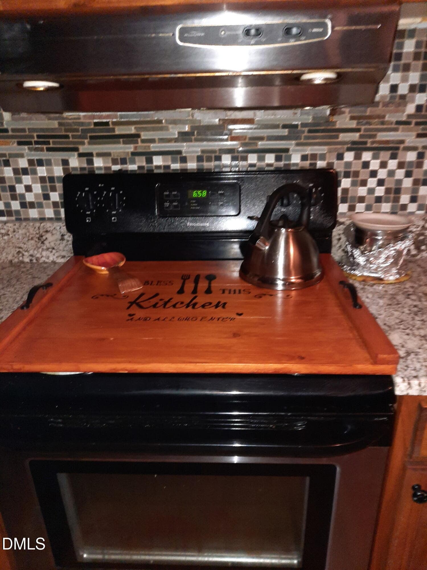 Electric Range with stove - 397 Manson-axtell Road, Norlina, NC 27563