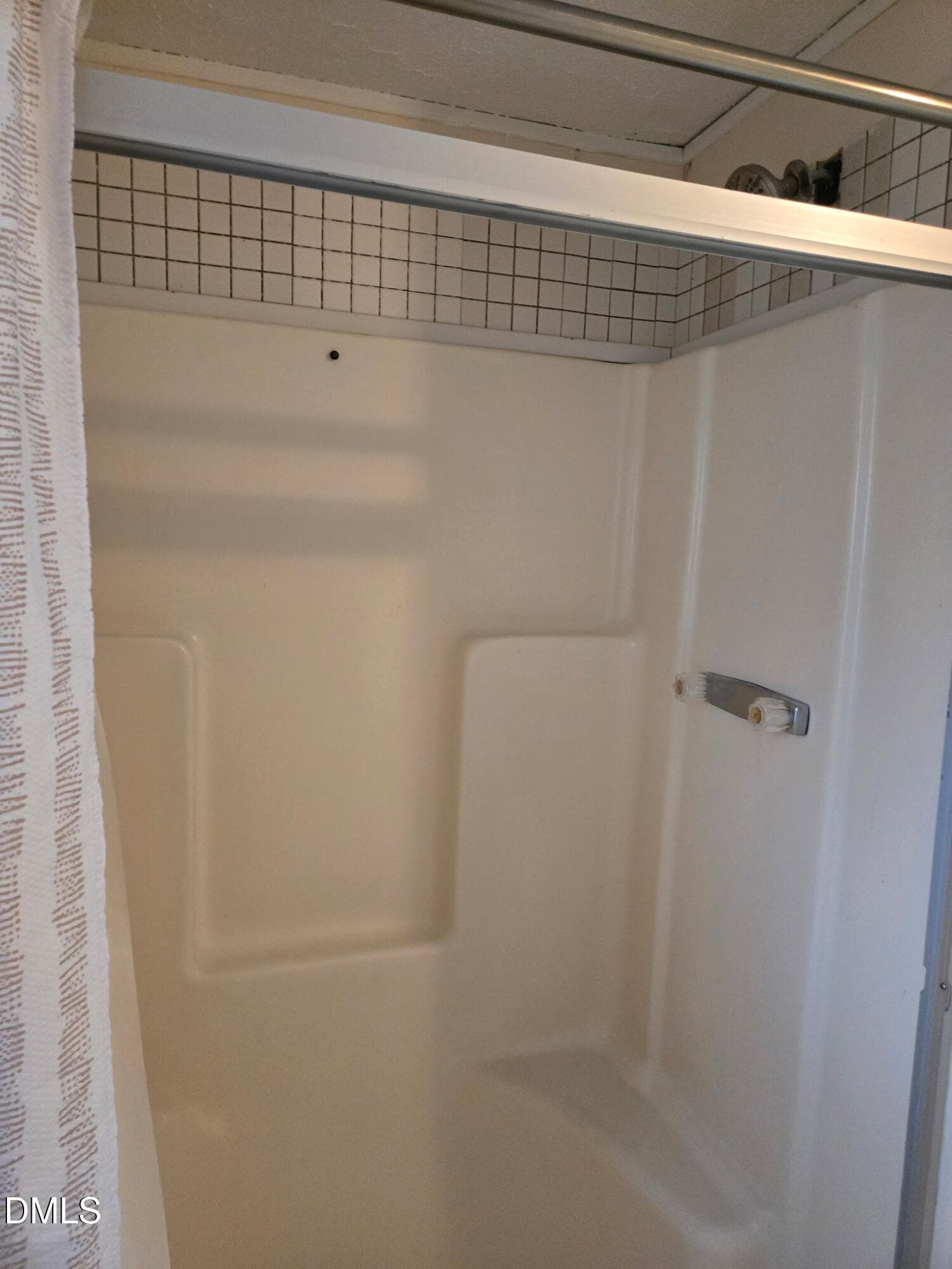 Walk in Shower - Owner's Suite - 397 Manson-axtell Road, Norlina, NC 27563