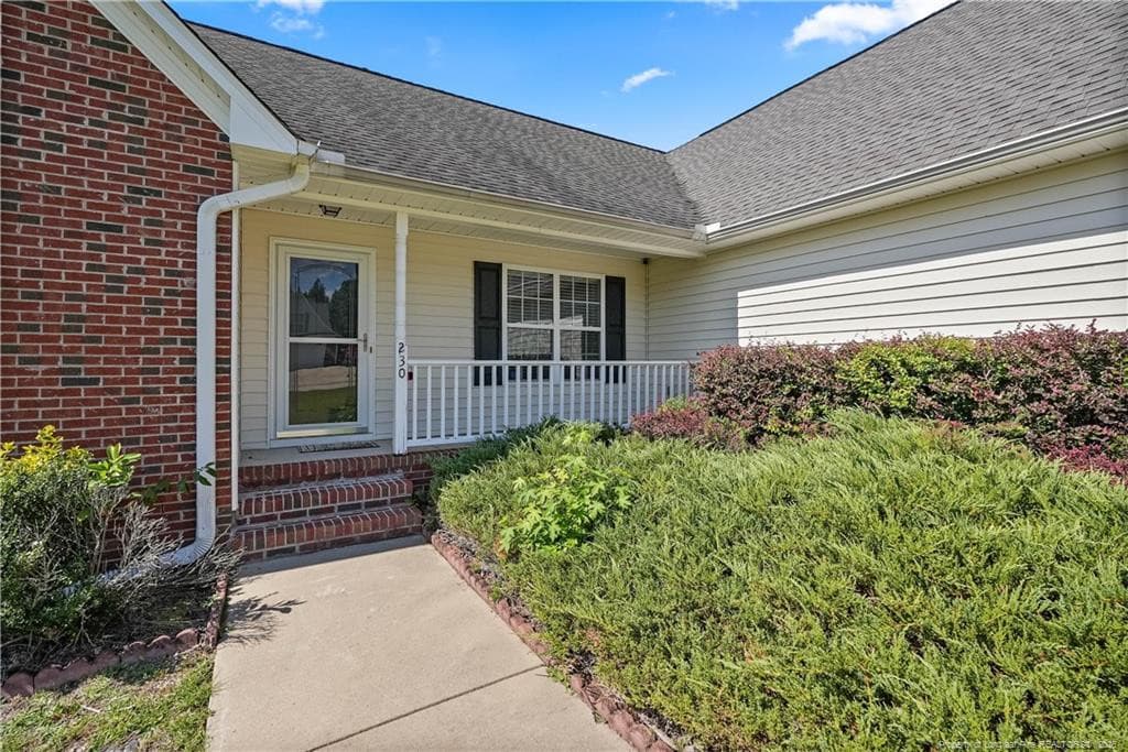 Photo 4 - 230 Royal Briar Court, Raeford, NC 28376