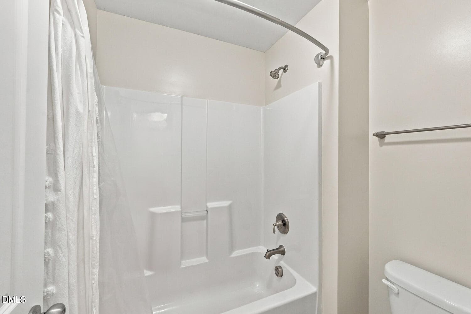 Bath 3 - 416 Seabring Lane, Raleigh, NC 27603, Raleigh