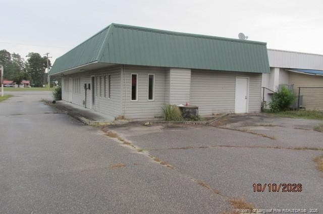 Photo 3 - 716 E 4th Avenue, Red Springs, NC 28377