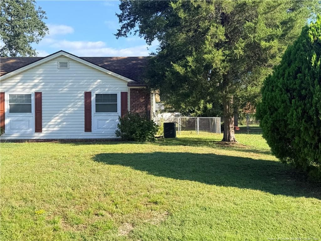 Photo 2 - 1863 Berriedale Drive, Fayetteville, NC 28304