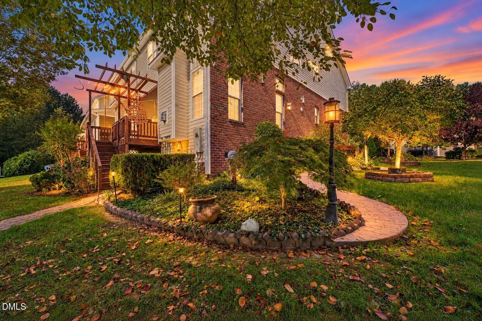 Twilight Townhouse Garden Retreat - 858 Saratoga Drive, Durham, NC 27704, Durham