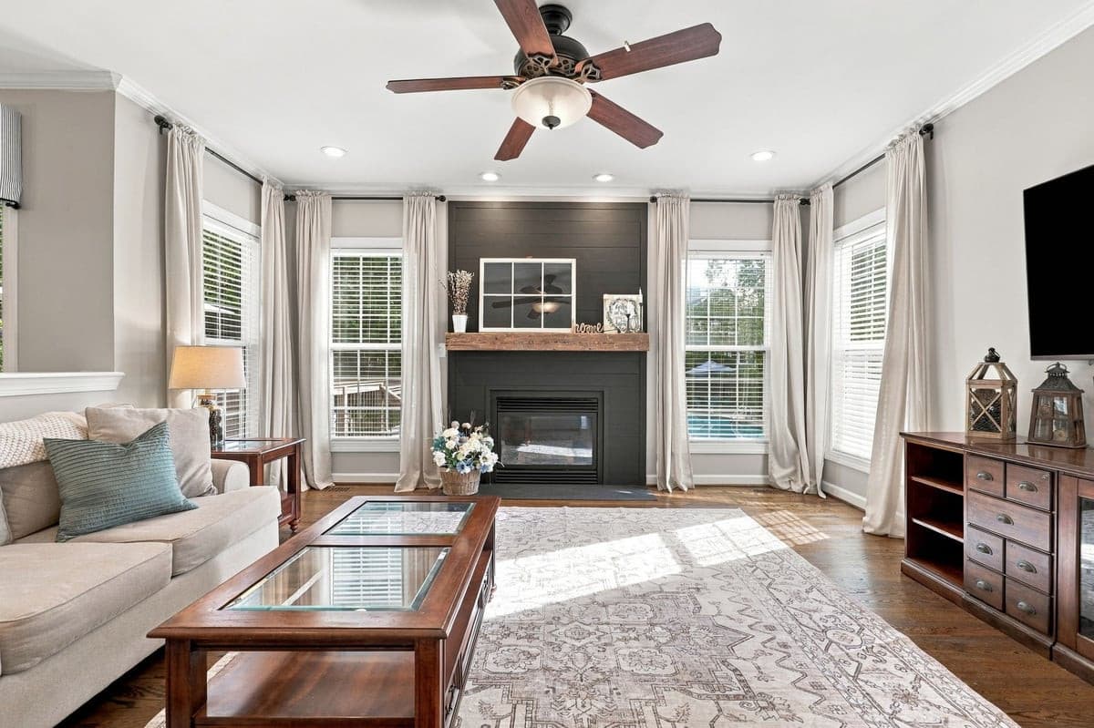 14-web-or-mls-IMG_2433_Edit.jpg - 10620 River Forest Drive, Raleigh, NC 27614