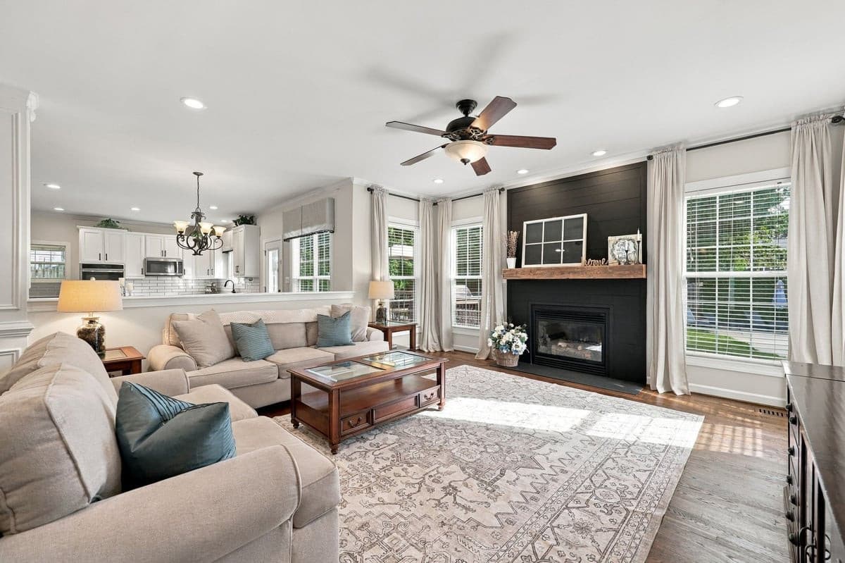 15-web-or-mls-IMG_2436_Edit.jpg - 10620 River Forest Drive, Raleigh, NC 27614, Raleigh