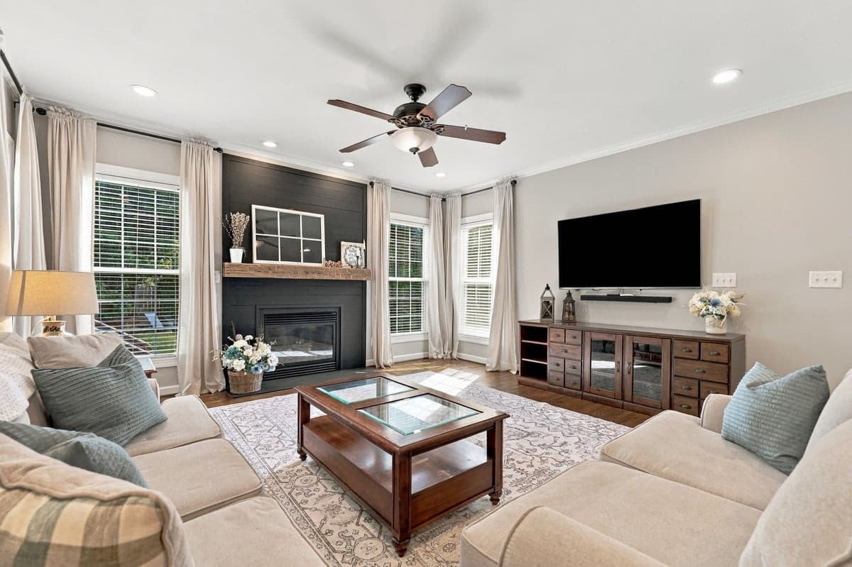 17-web-or-mls-IMG_2442.jpg - 10620 River Forest Drive, Raleigh, NC 27614, Raleigh